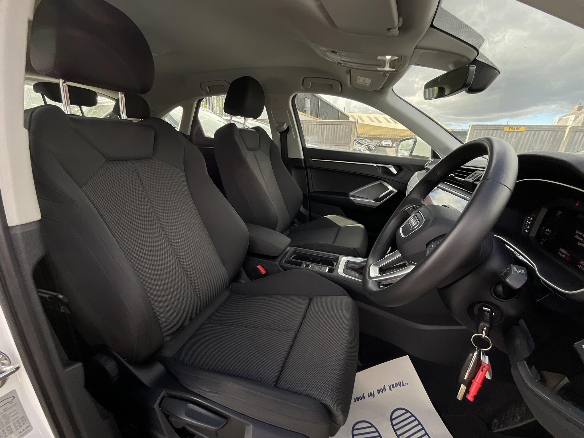 Audi Q3 - Image 8