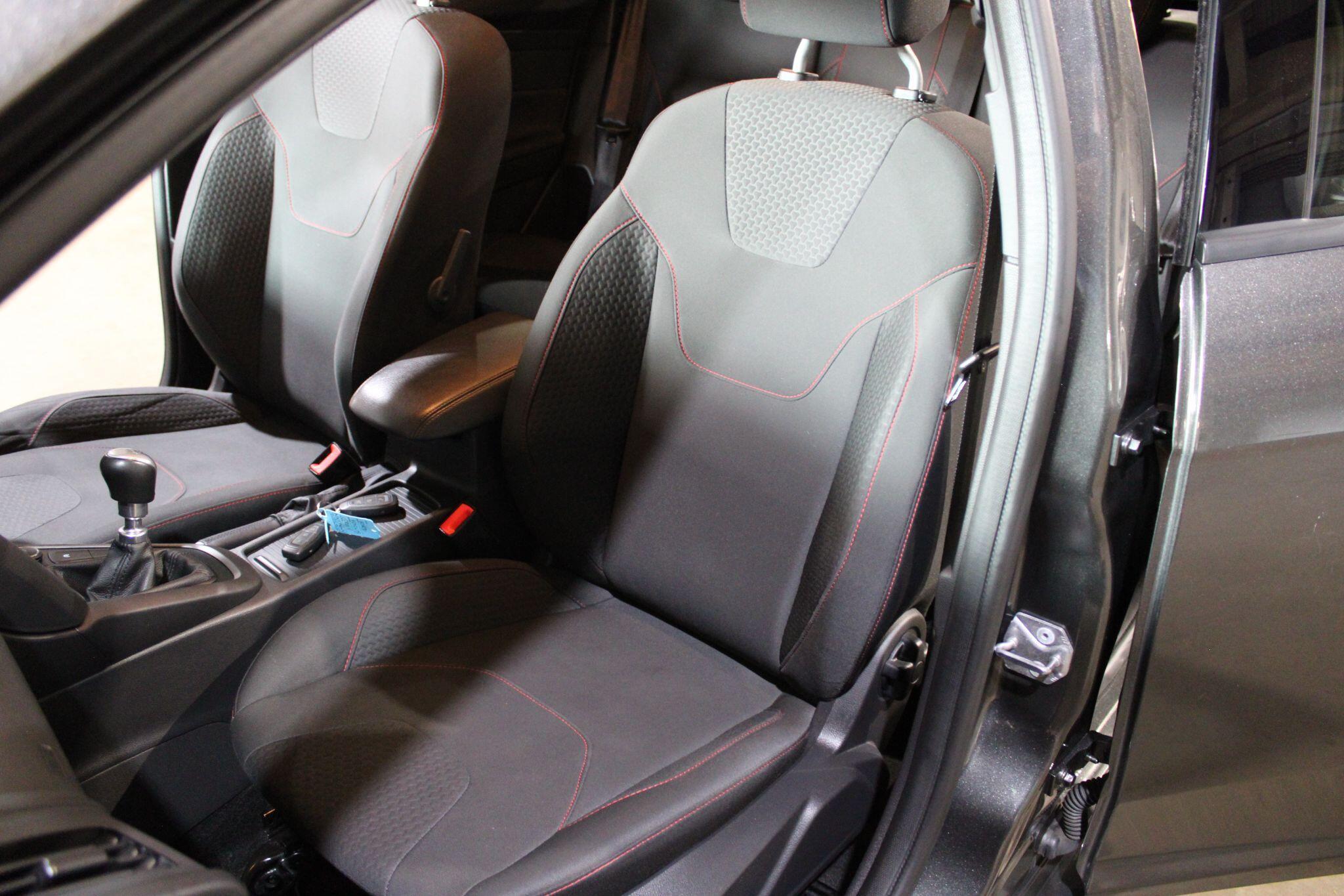 Ford Focus - Image 9
