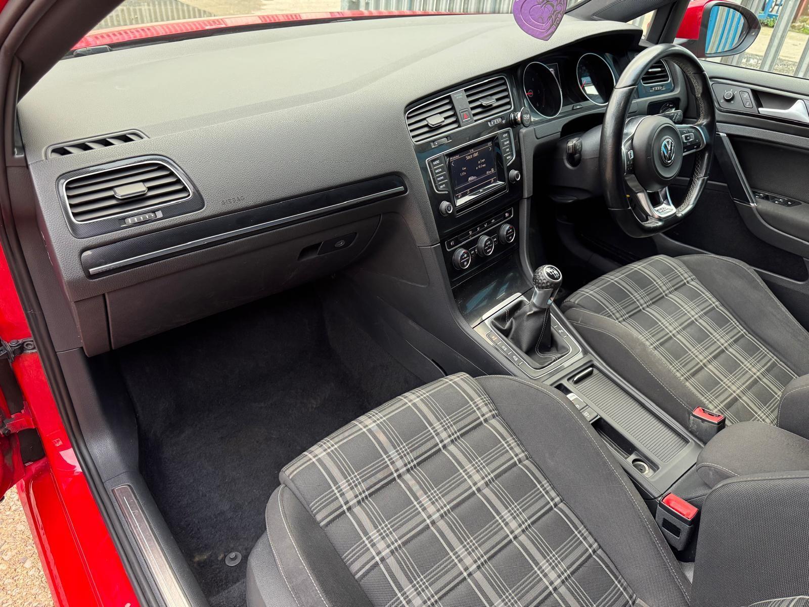 Volkswagen Golf - Image 27