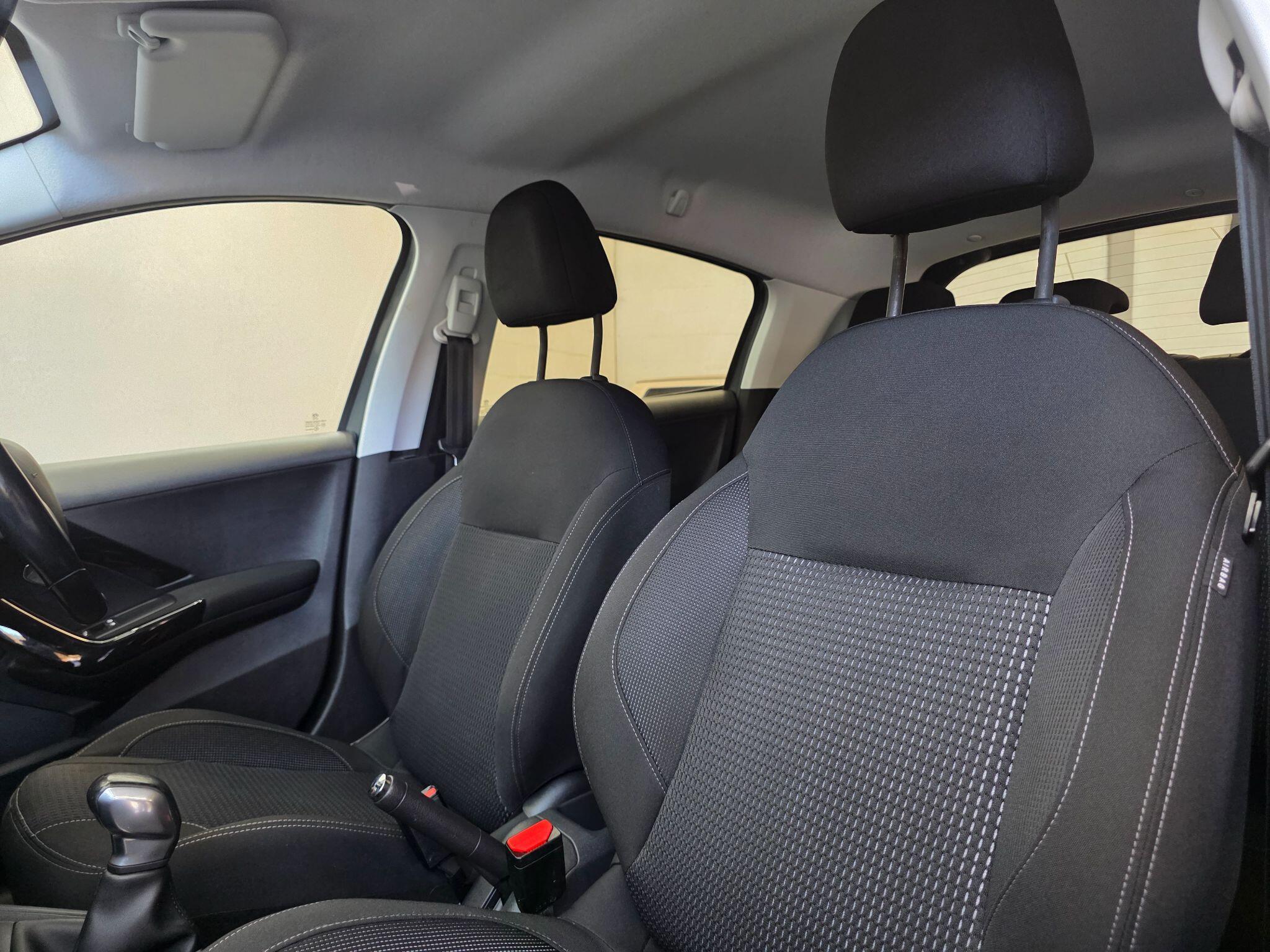 Peugeot 208 - Image 17
