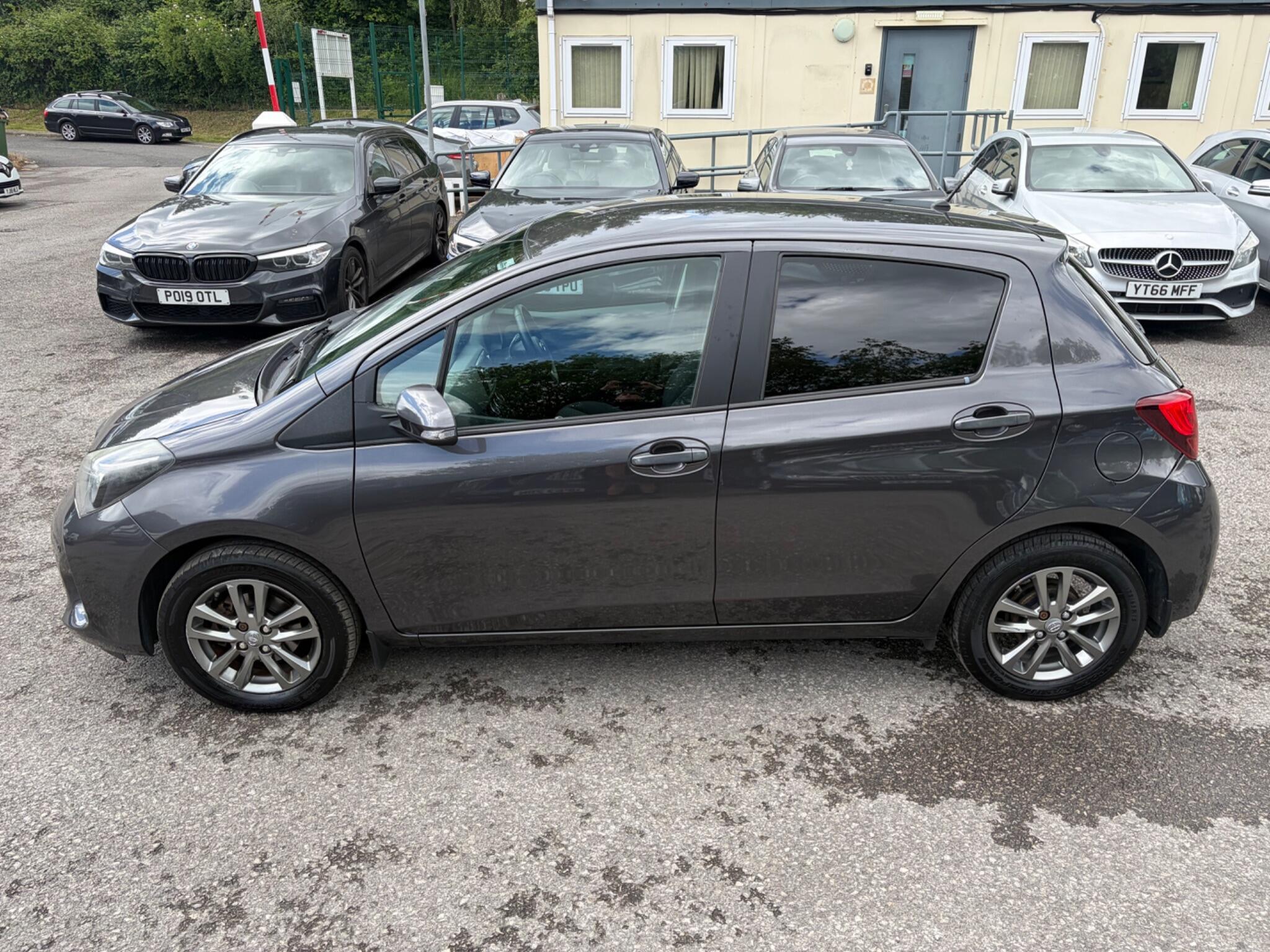 Toyota Yaris - Image 10