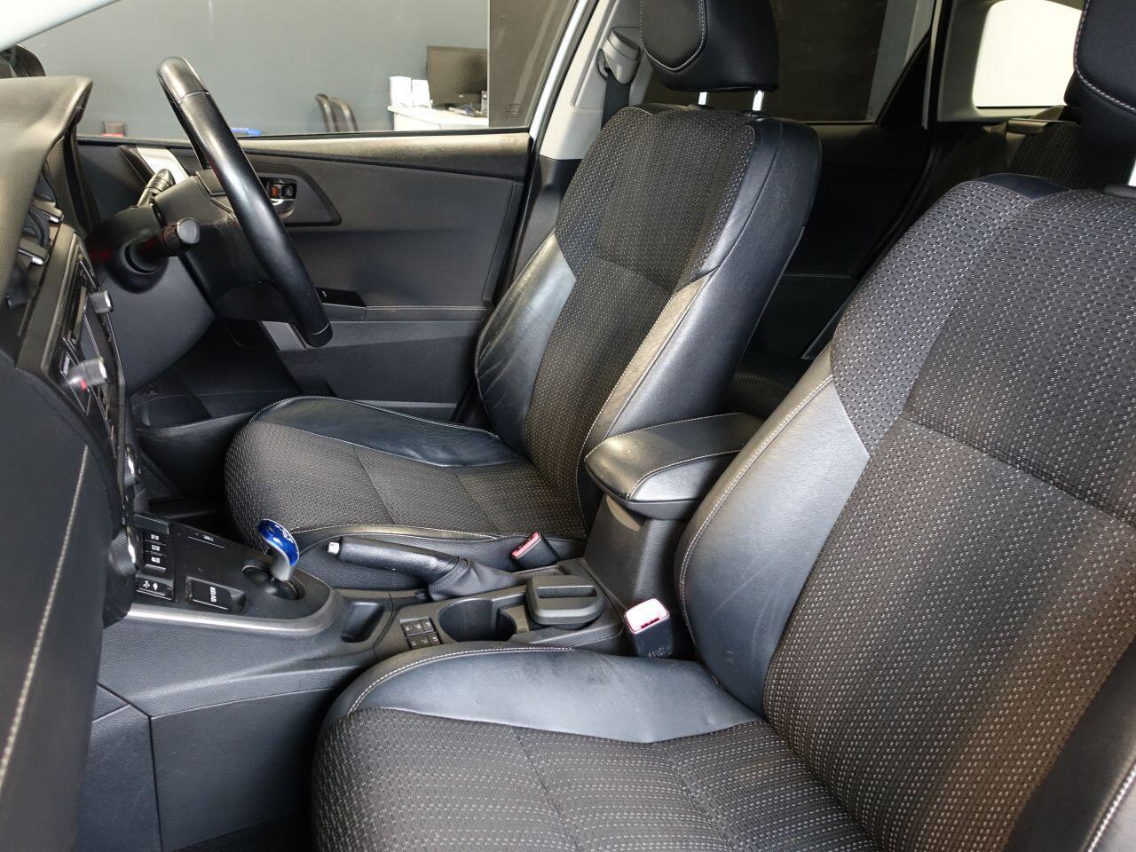 Toyota Auris - Image 17