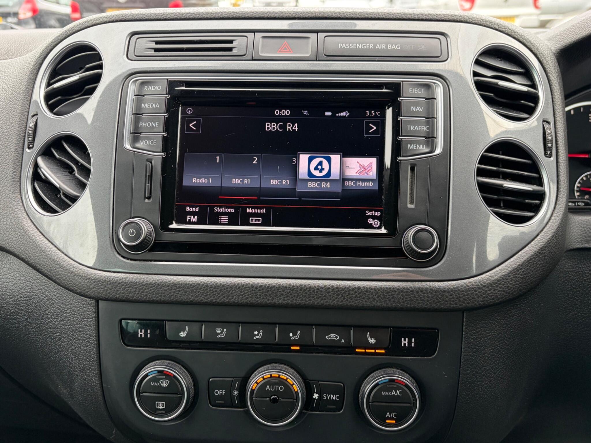 Volkswagen Tiguan - Image 30