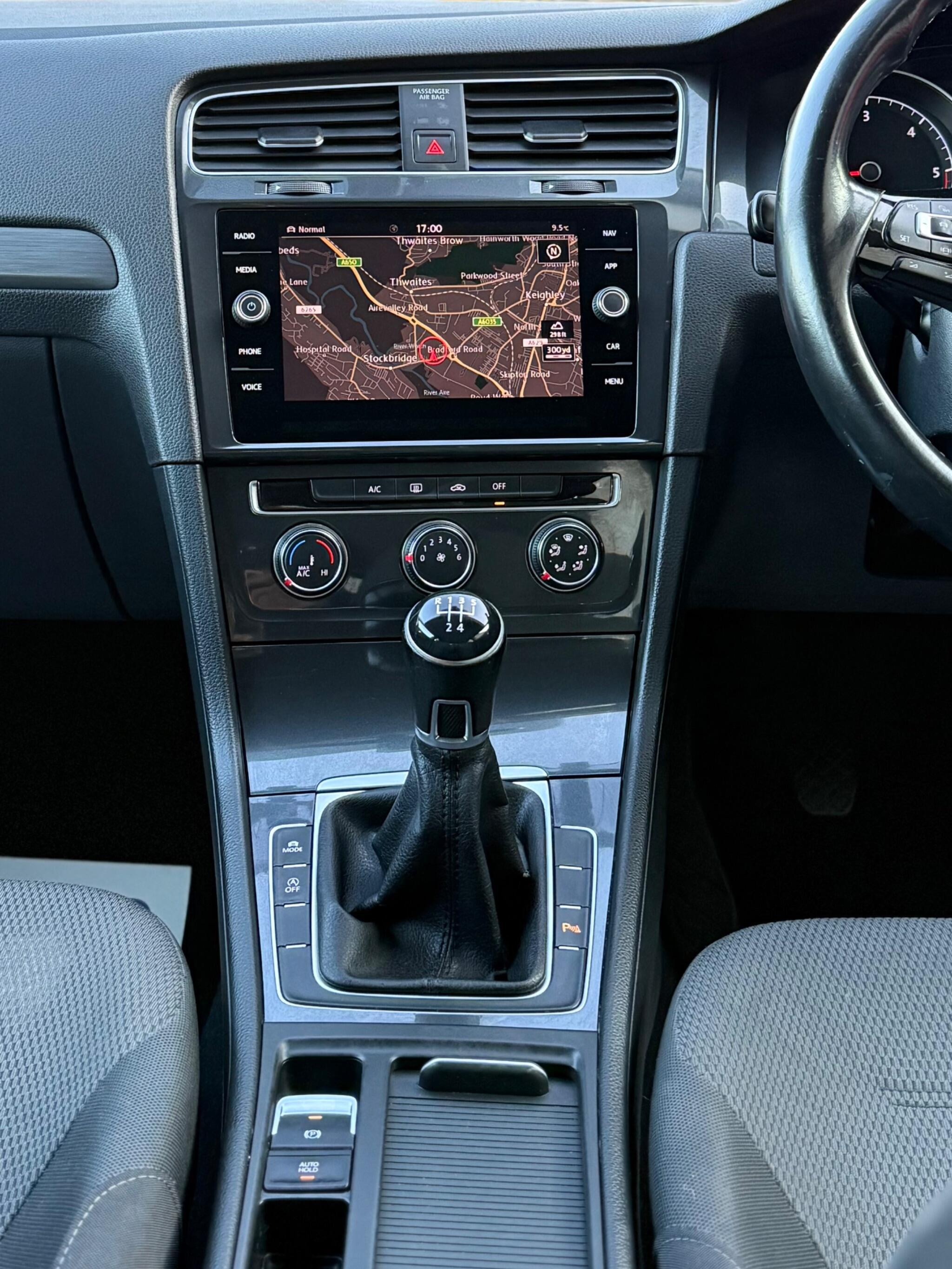 Volkswagen Golf - Image 29