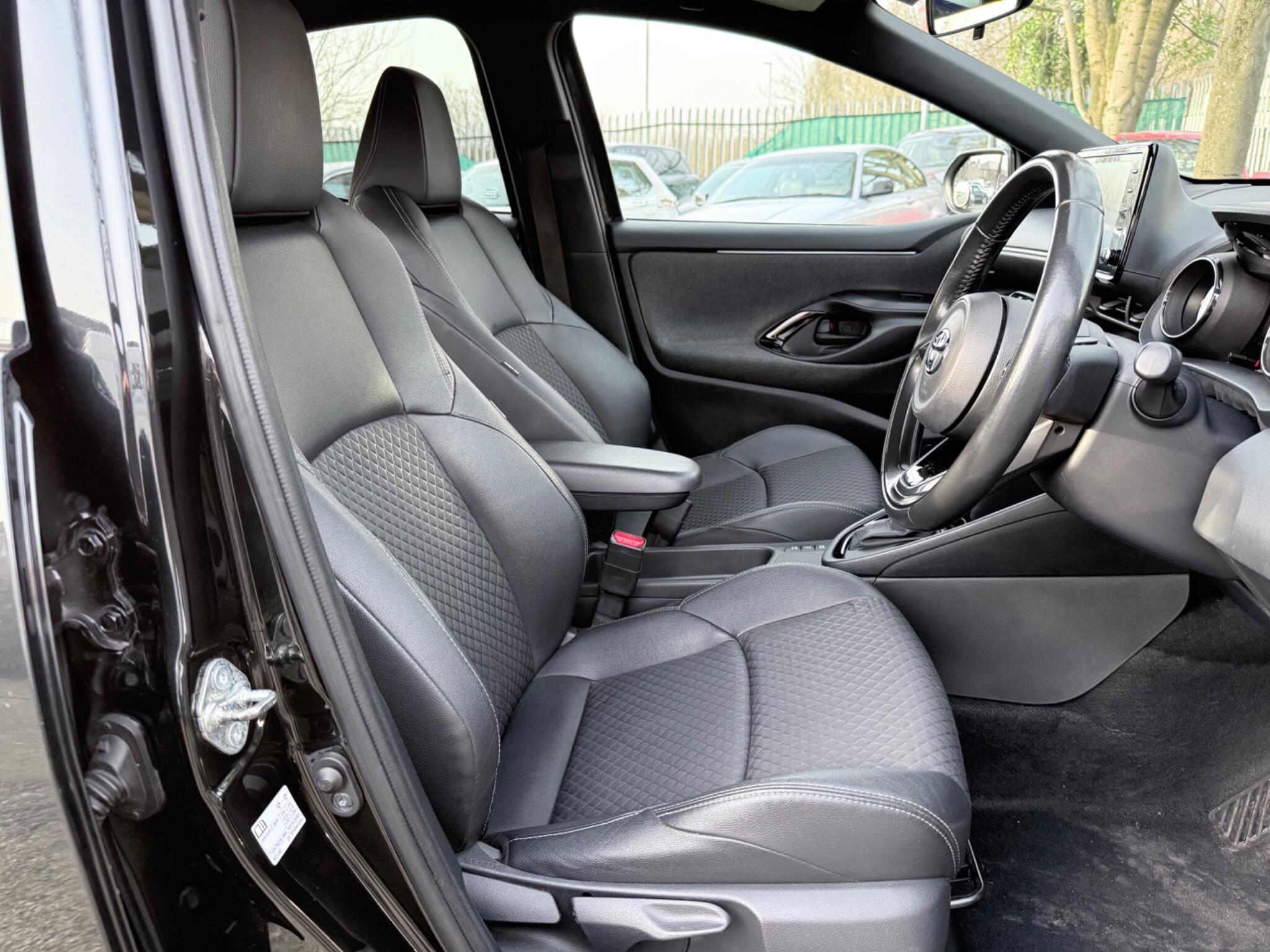 Toyota Yaris - Image 25