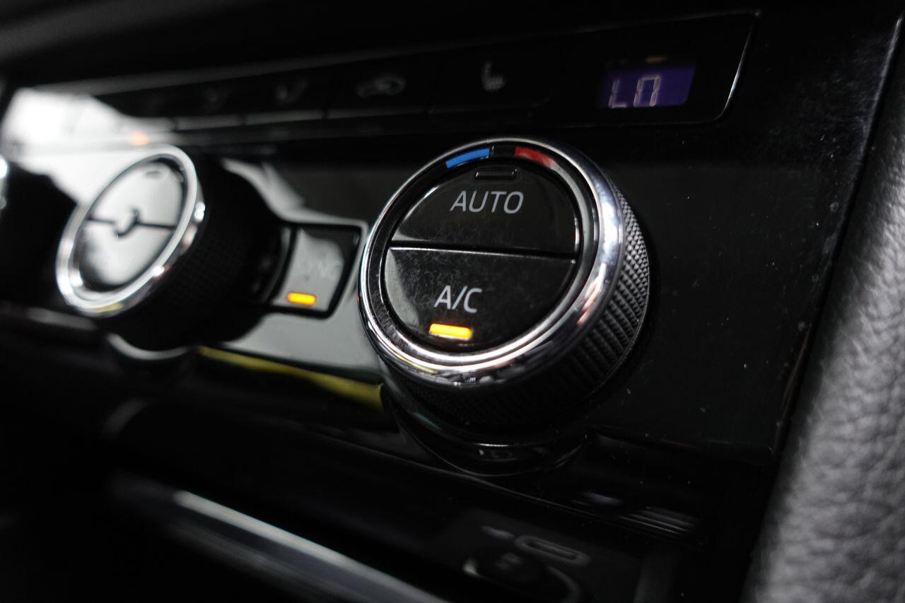 Skoda Superb - Image 35