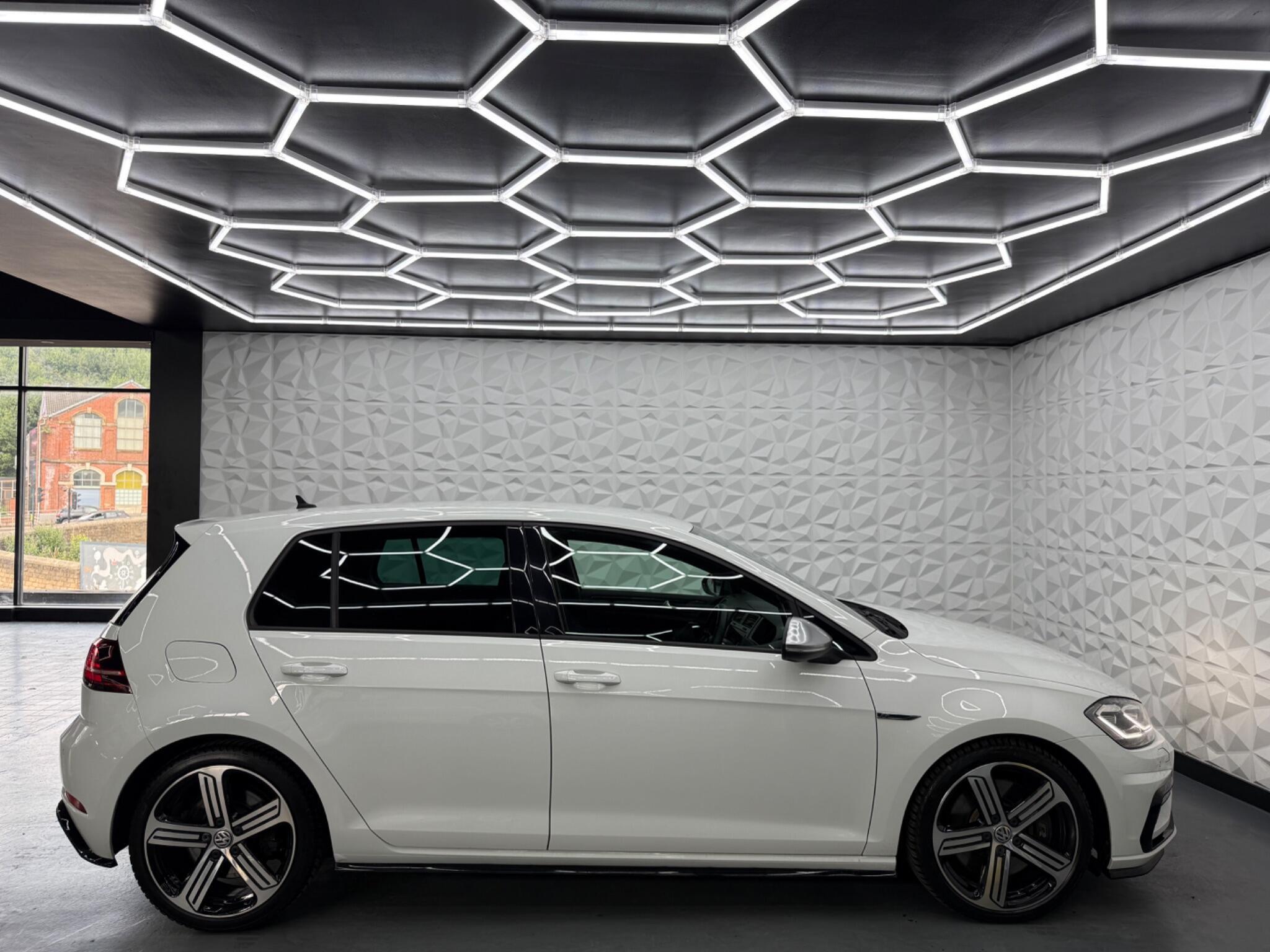 Volkswagen Golf - Image 15