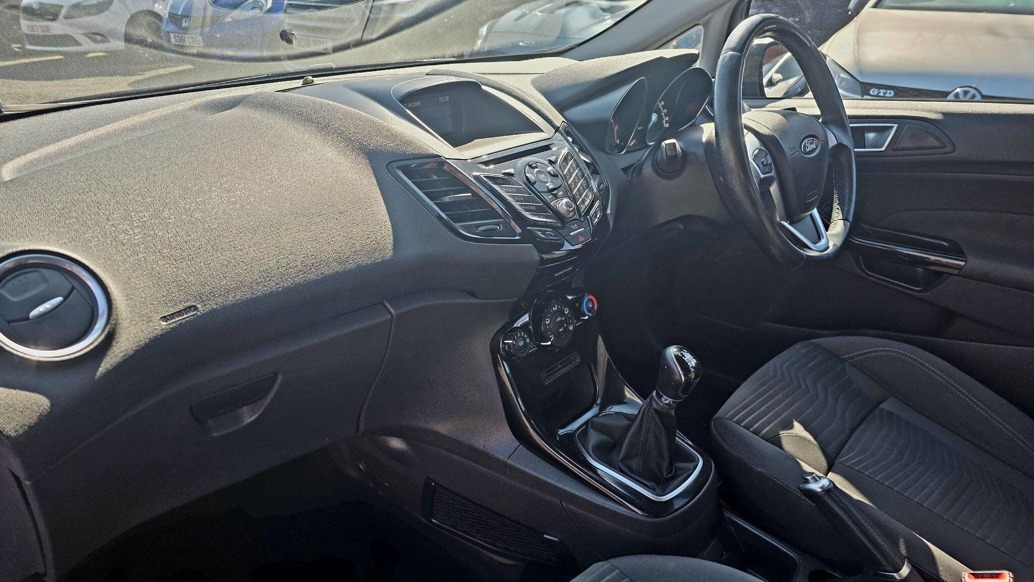 Ford Fiesta - Image 13