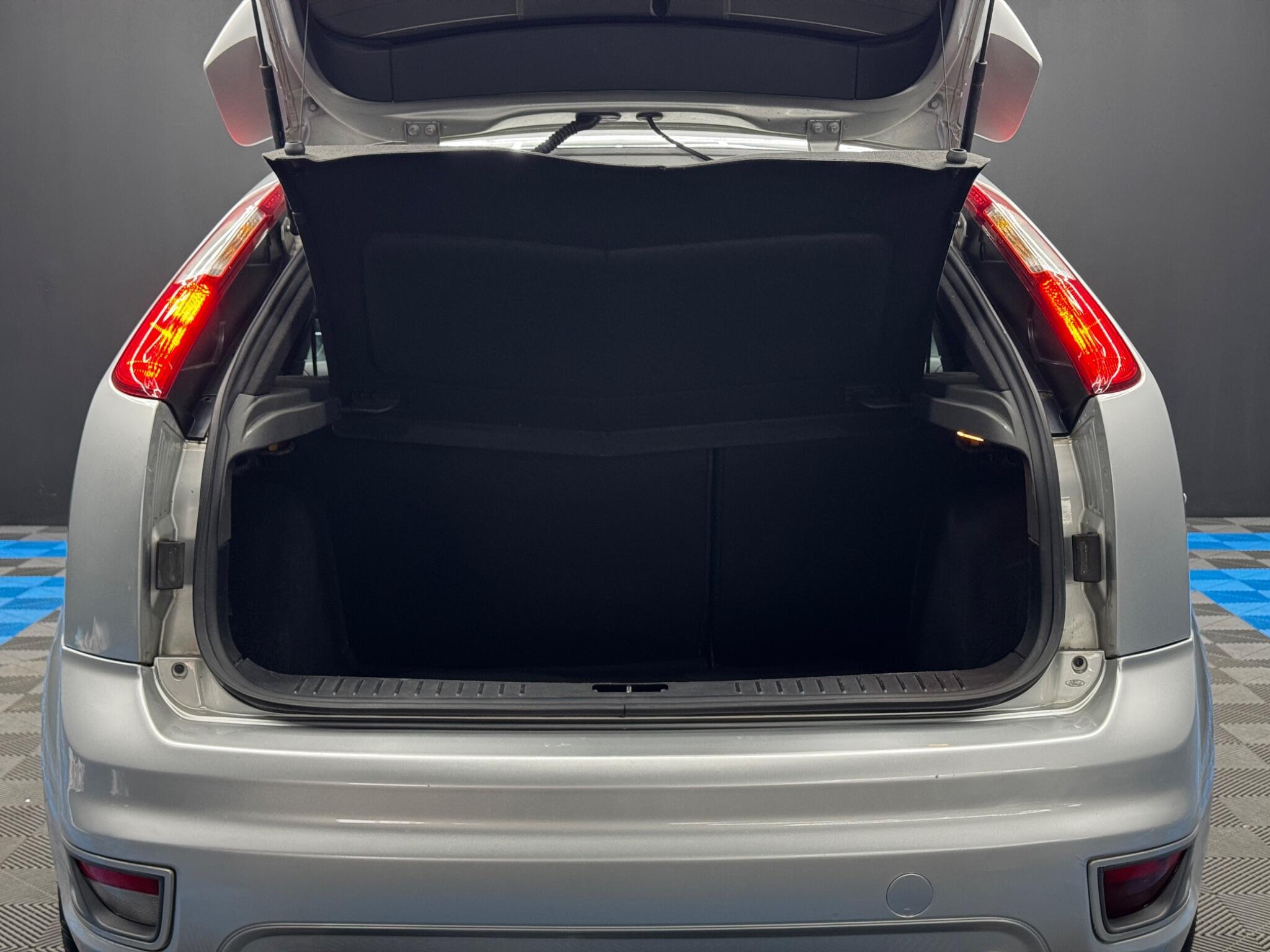 Ford Focus - Image 26