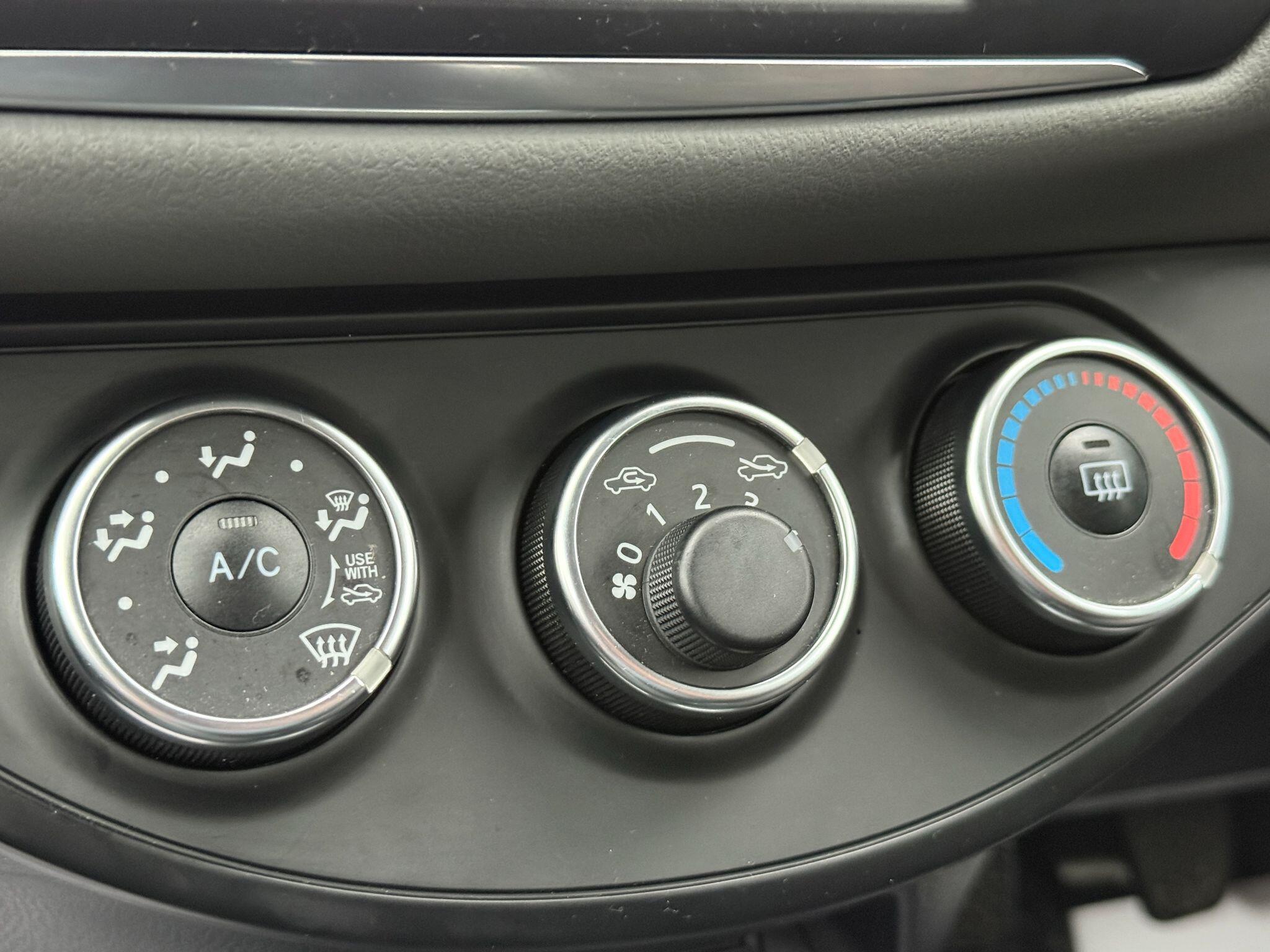 Toyota Yaris - Image 49