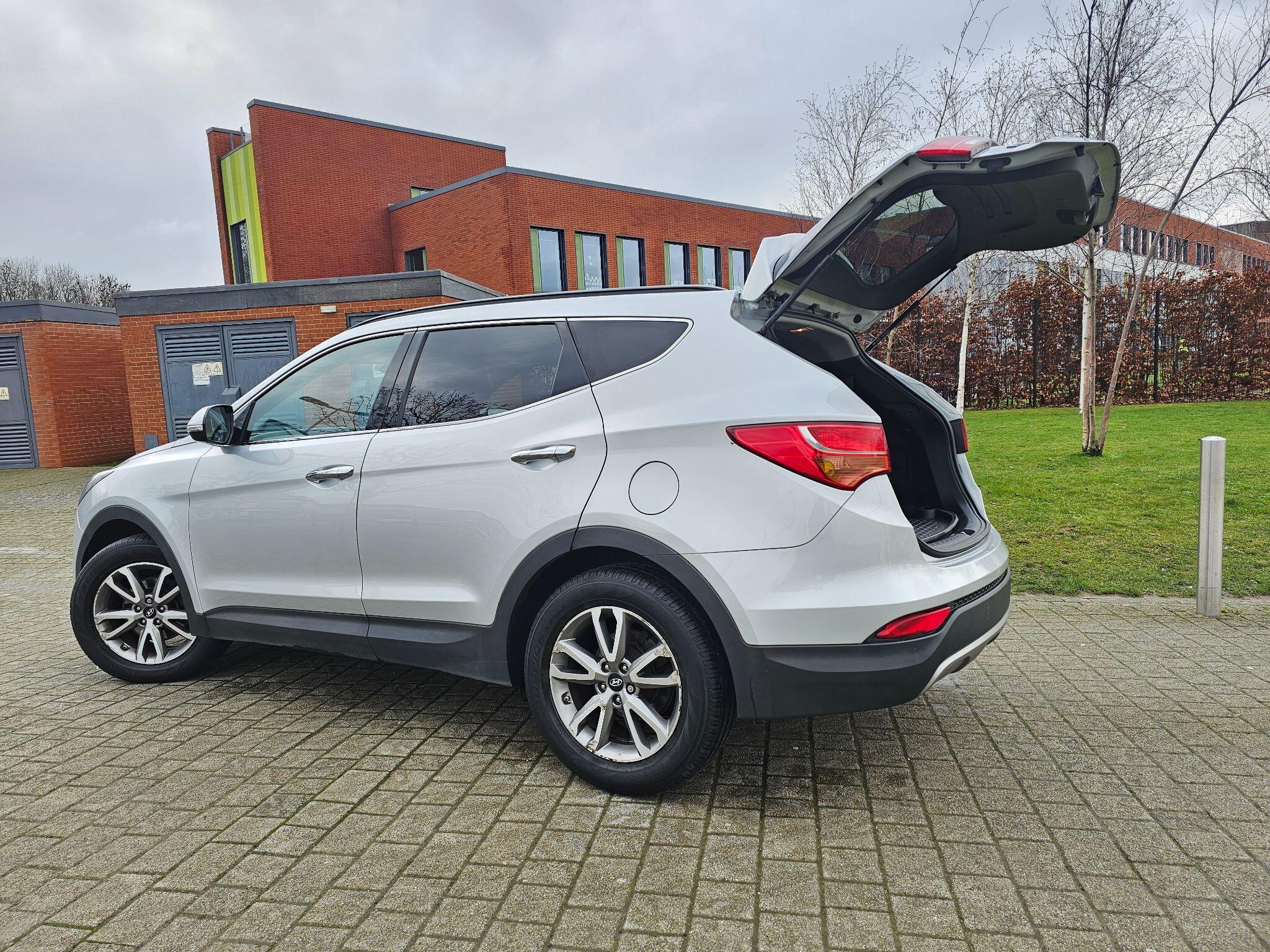 Hyundai Santa Fe - Image 18
