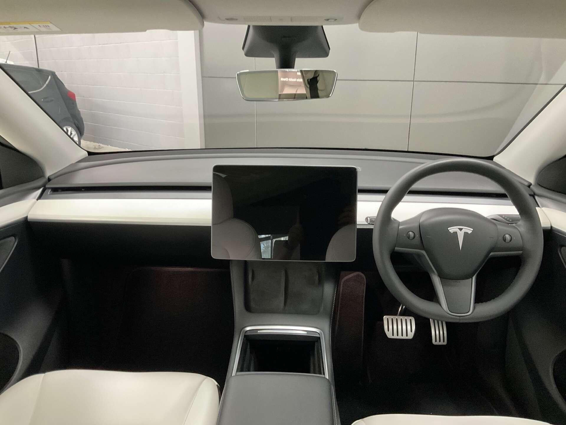 Tesla Model Y - Image 12