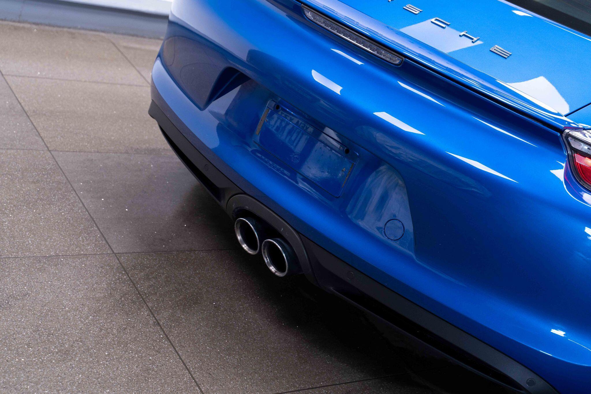 Porsche Cayman - Image 34