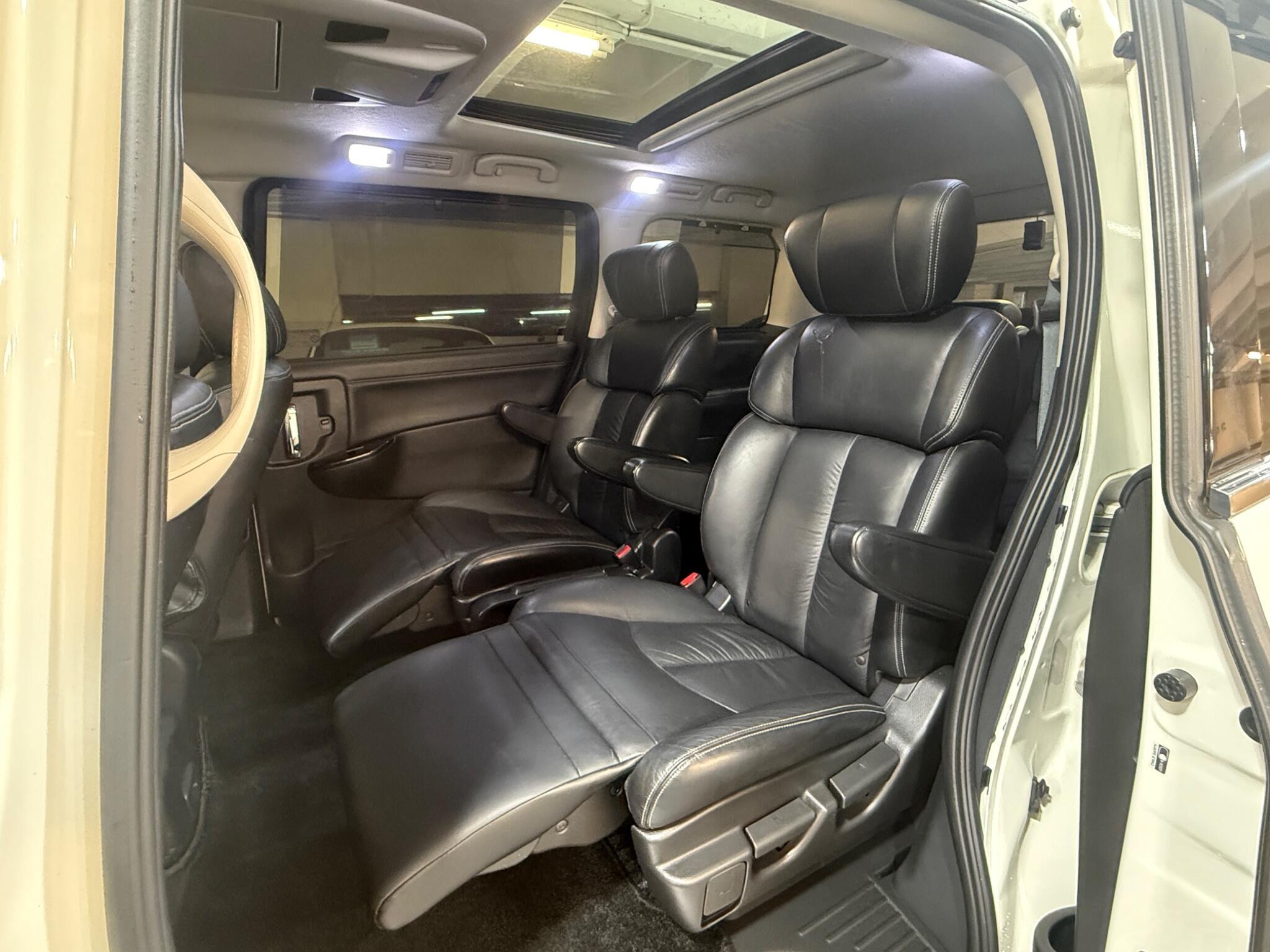 Nissan Elgrand - Image 15