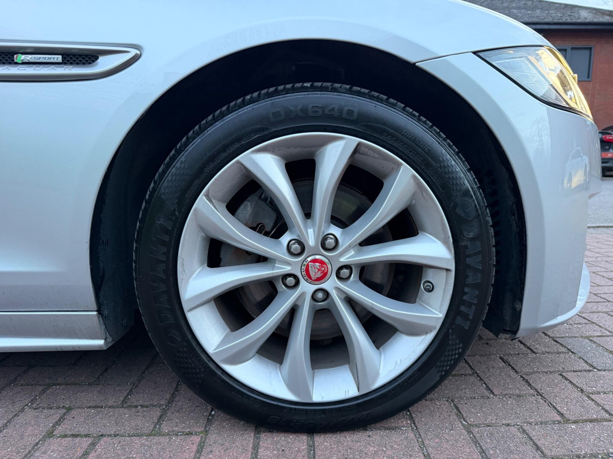 Jaguar XF - Image 30