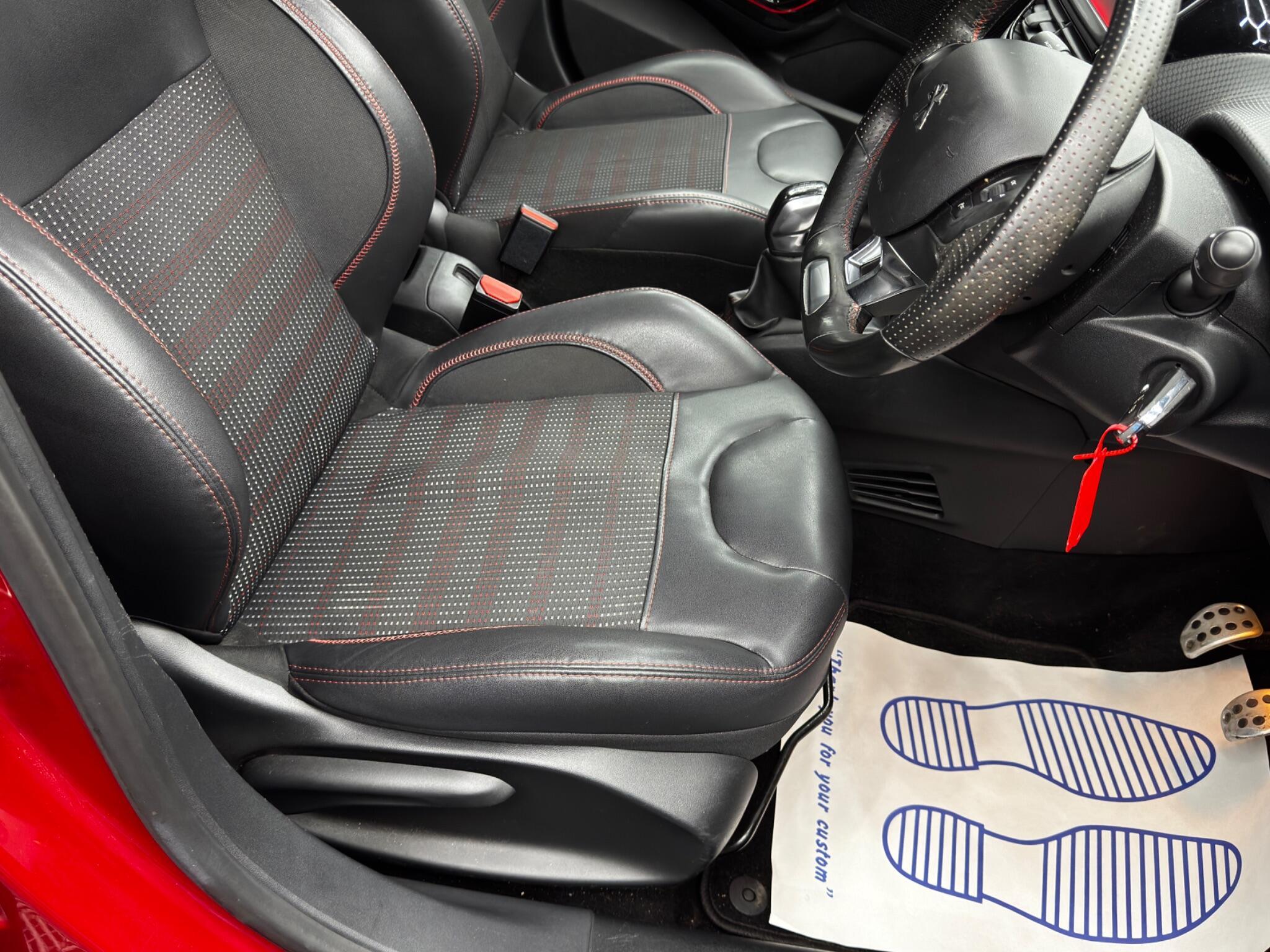 Peugeot 208 - Image 13