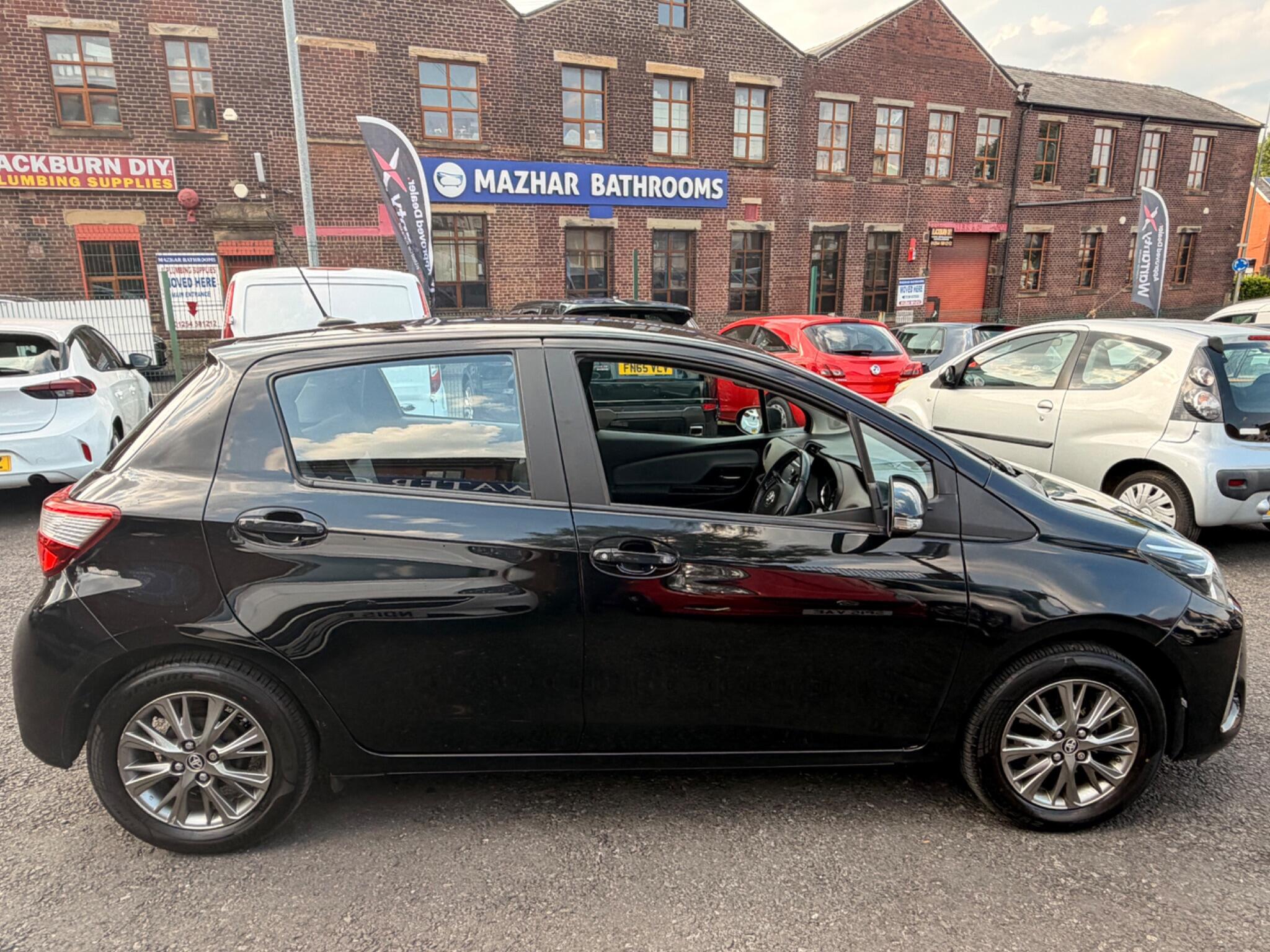 Toyota Yaris - Image 8