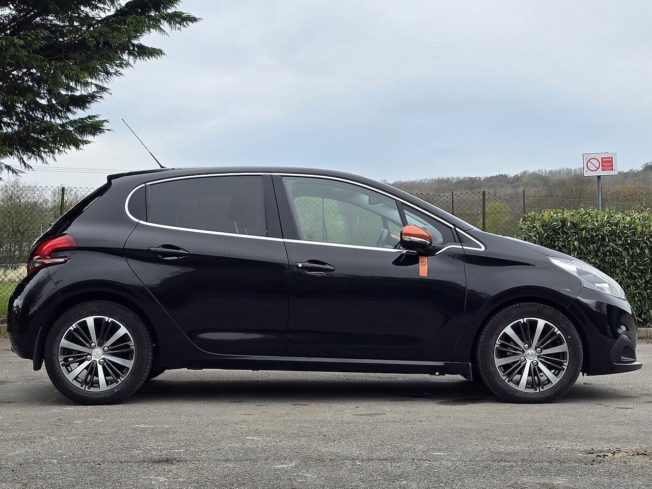 Peugeot 208 - Image 21