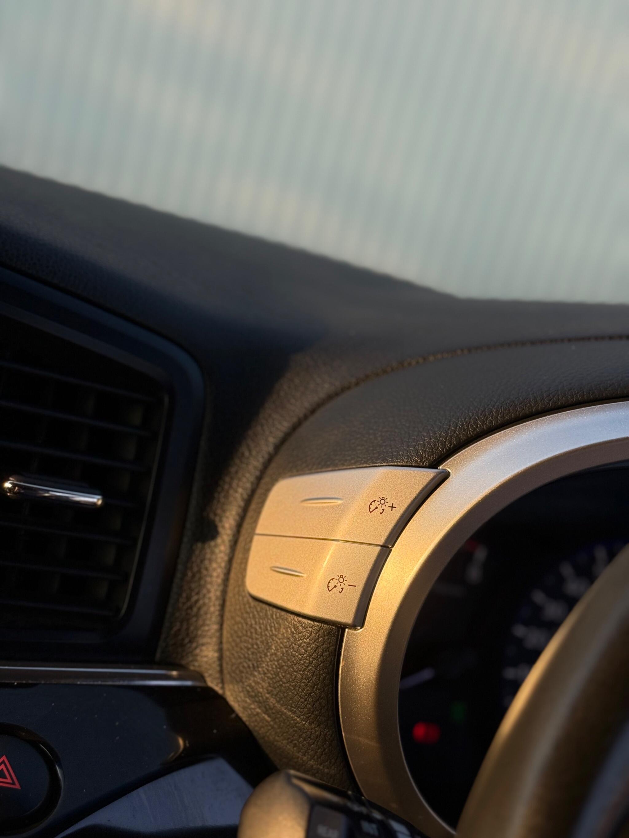 Nissan Elgrand - Image 49