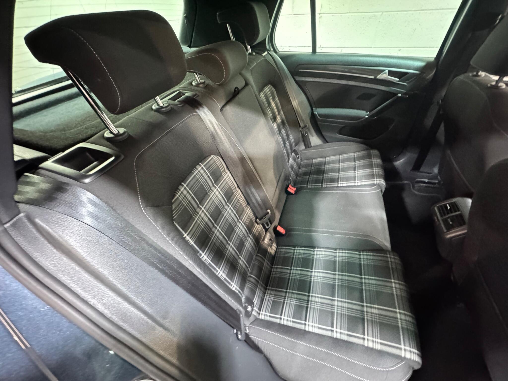 Volkswagen Golf - Image 12