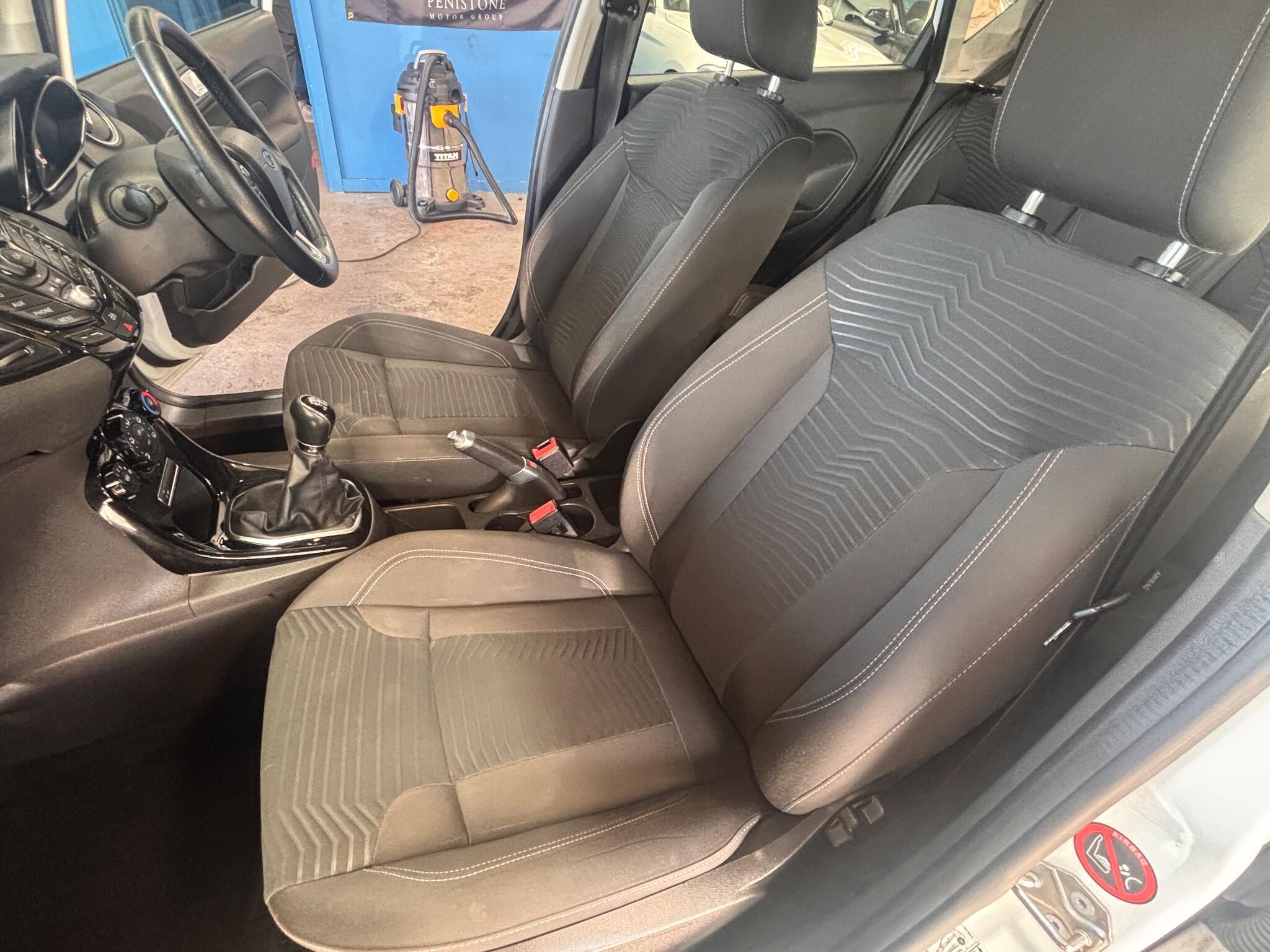 Ford Fiesta - Image 19