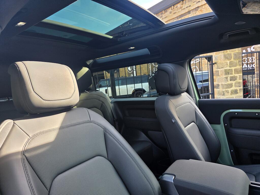Land Rover Defender 90 - Image 30