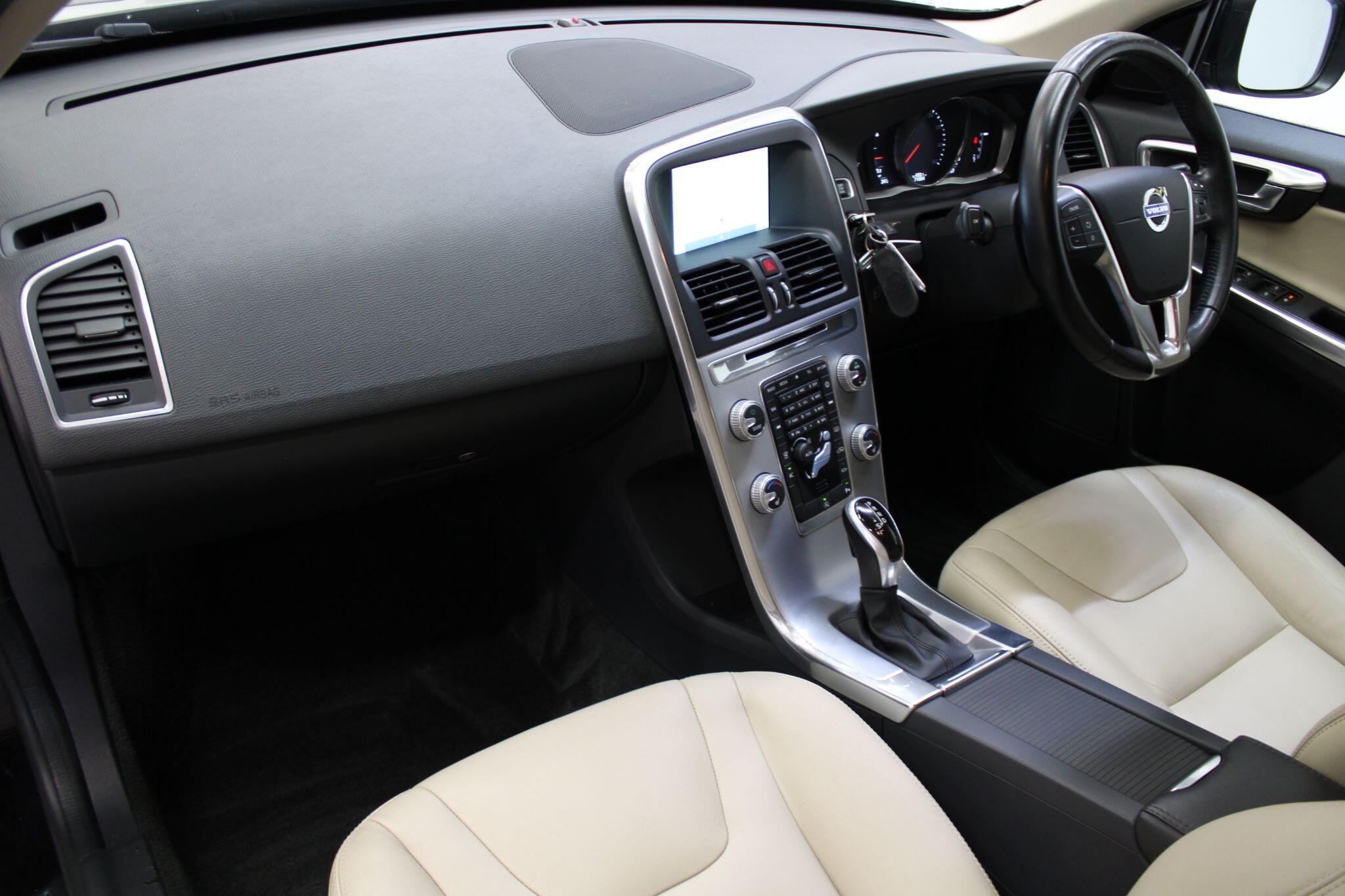 Volvo XC60 - Image 30