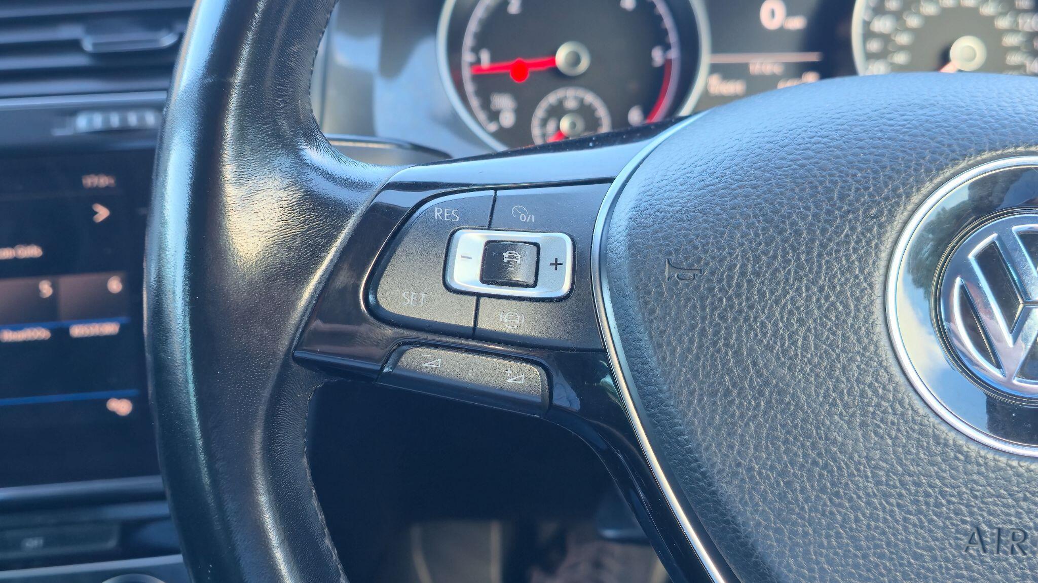 Volkswagen Golf - Image 20
