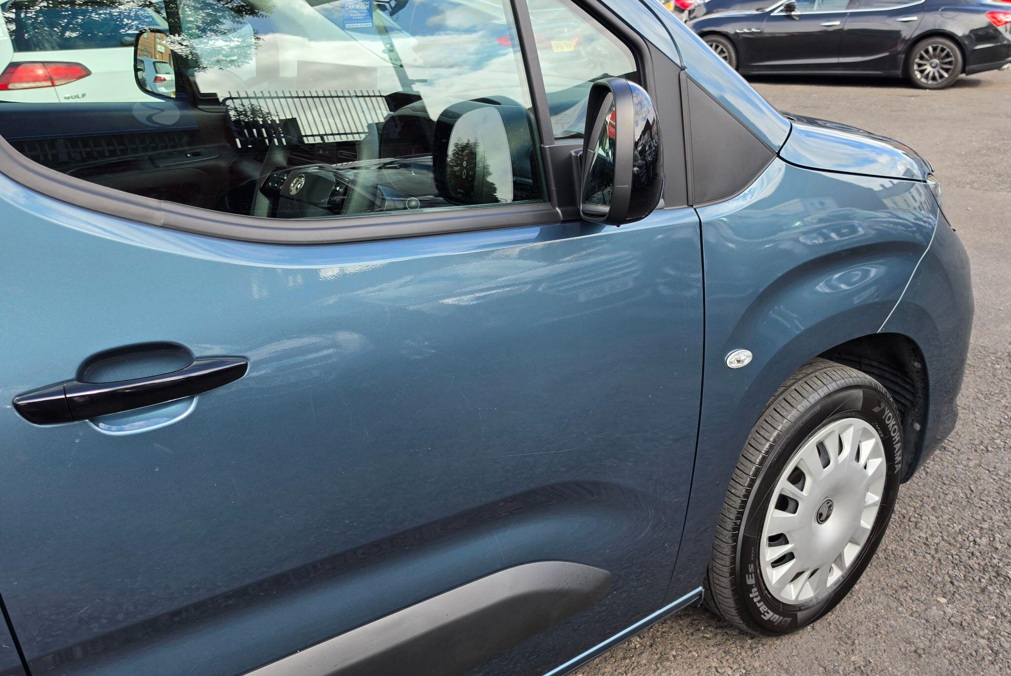 Vauxhall Combo Life Electric - Image 10