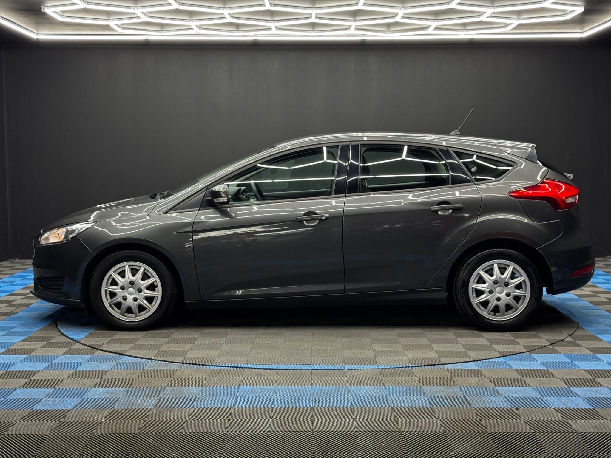 Ford Focus - Image 8