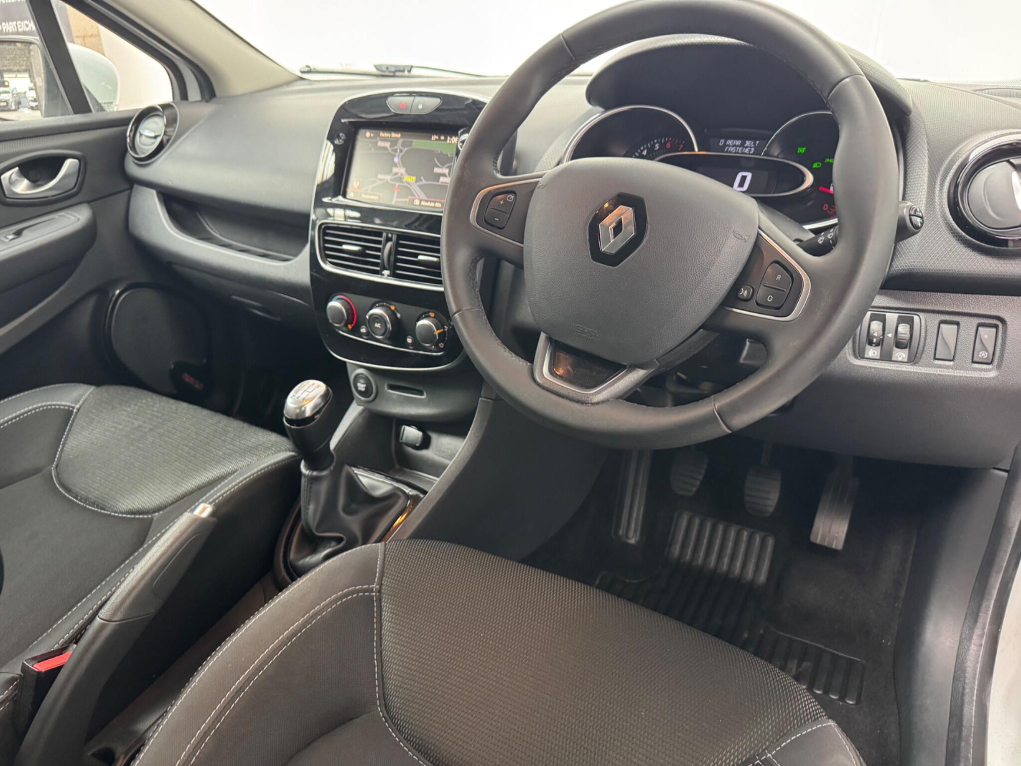 Renault Clio - Image 4