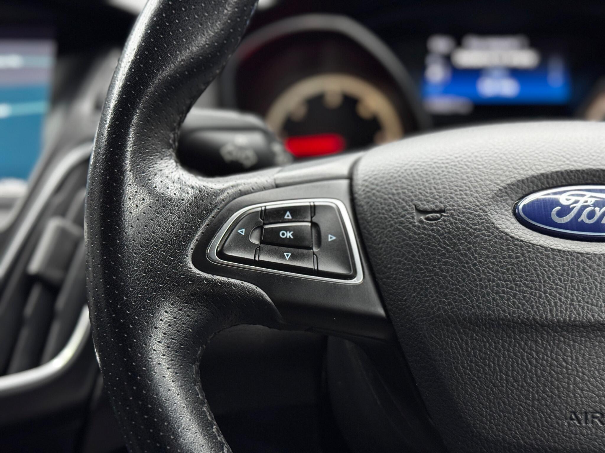 Ford Focus - Image 20