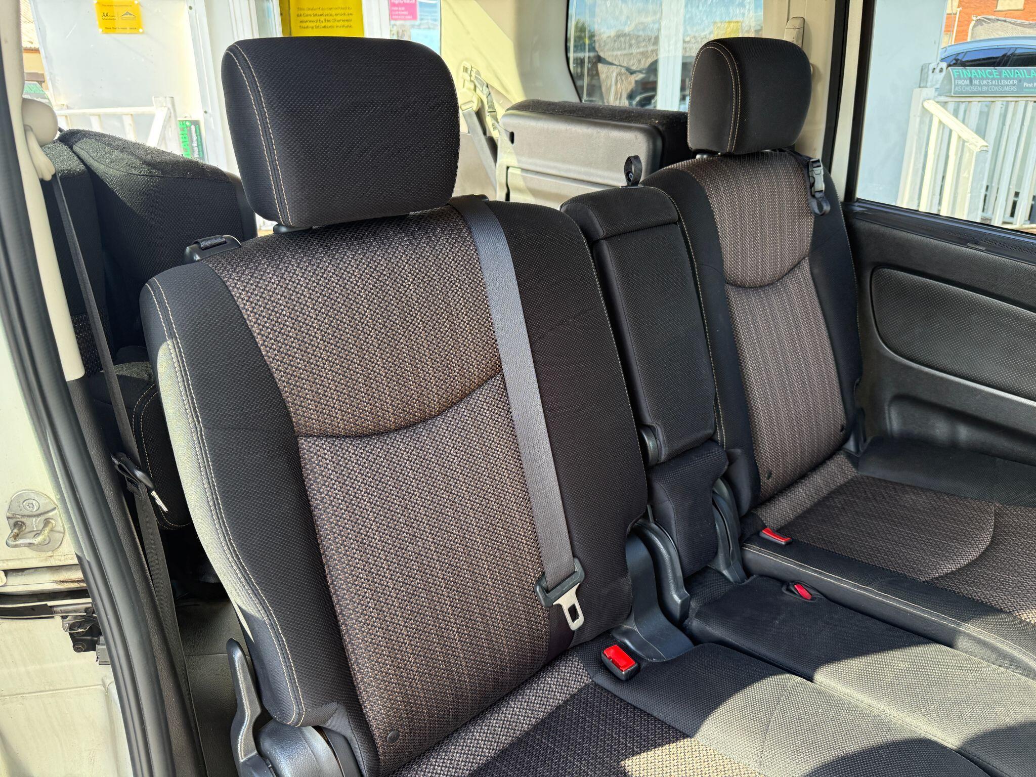 Nissan Serena - Image 33