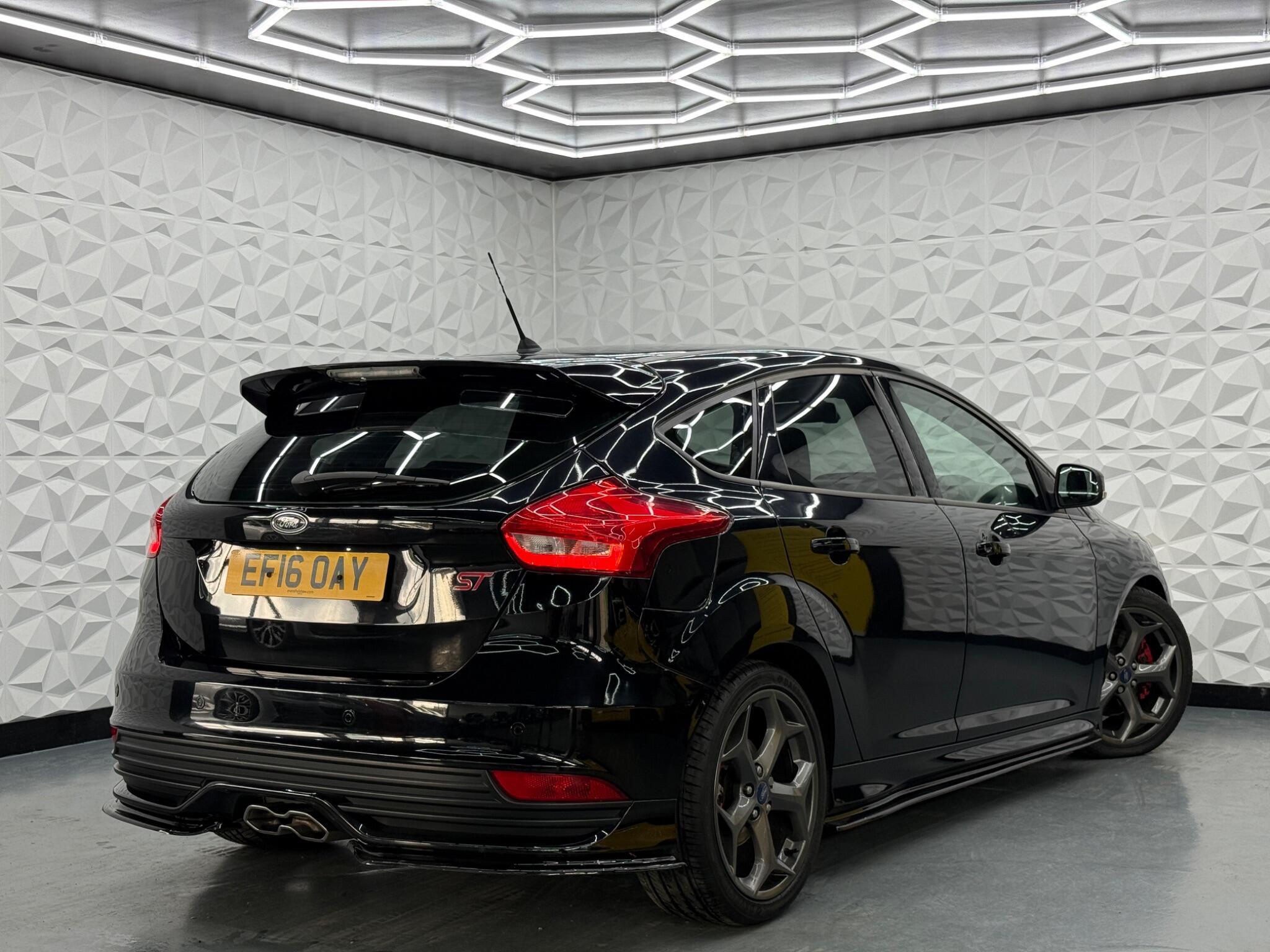 Ford Focus - Image 54