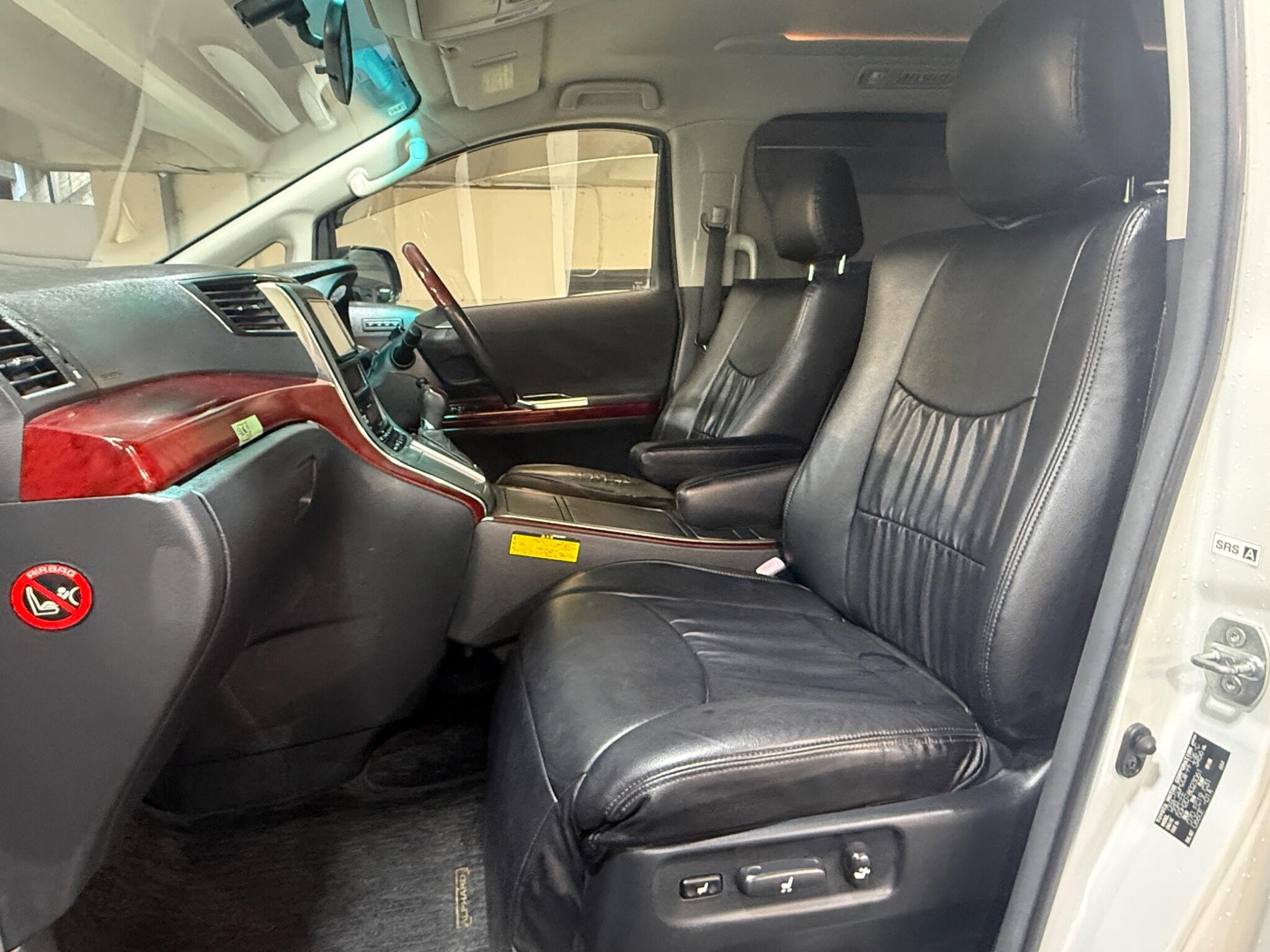 Toyota Alphard - Image 5