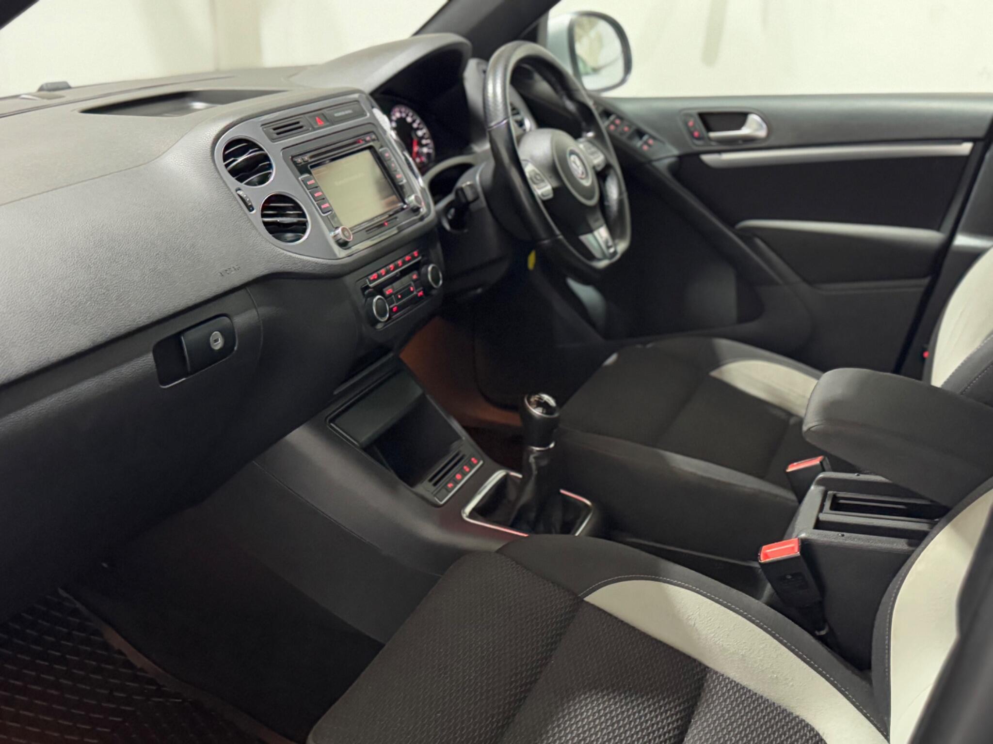 Volkswagen Tiguan - Image 34