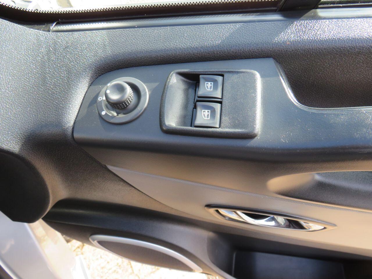 Renault Trafic - Image 17