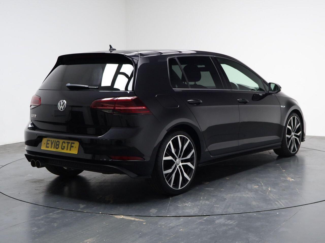 Volkswagen Golf - Image 11