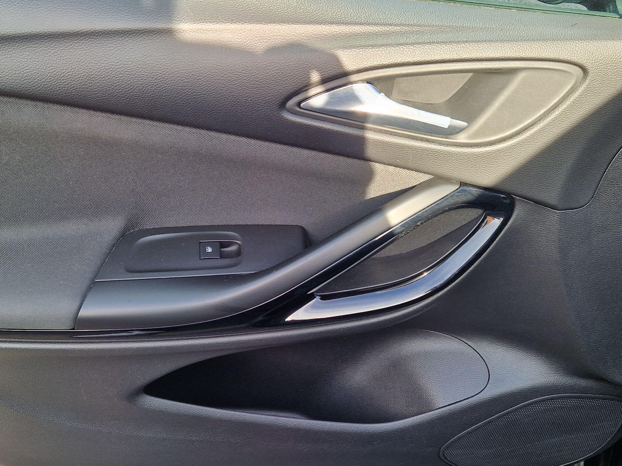 Vauxhall Astra - Image 38