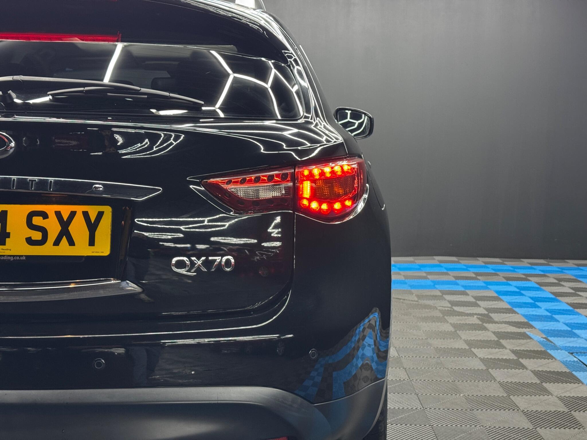 Infiniti QX70 - Image 44