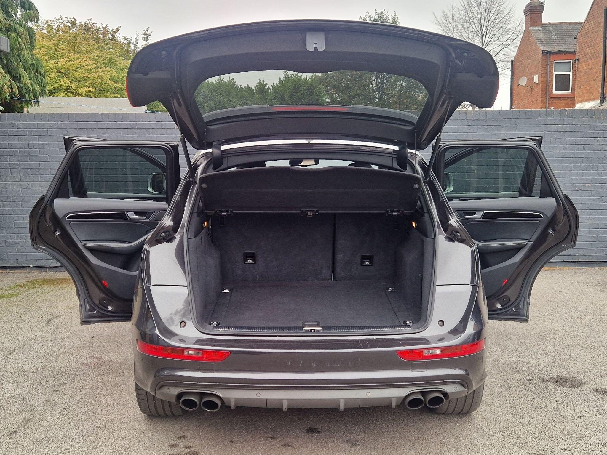 Audi SQ5 - Image 19