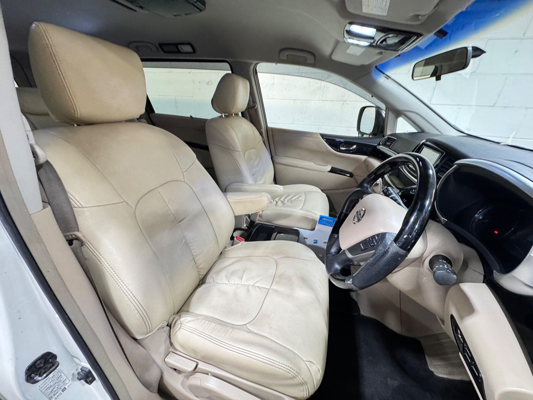 Nissan Elgrand - Image 8