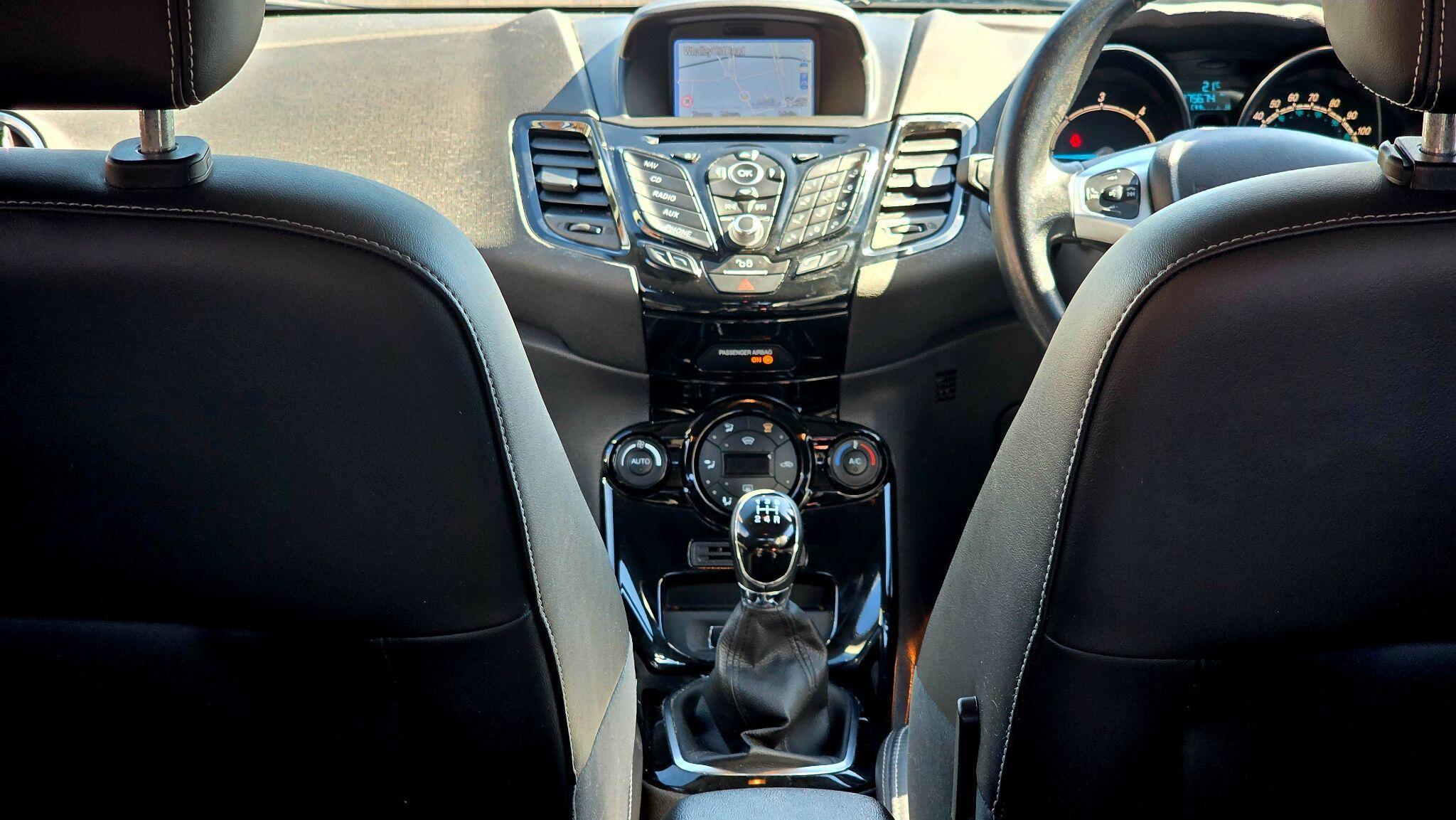 Ford Fiesta - Image 18