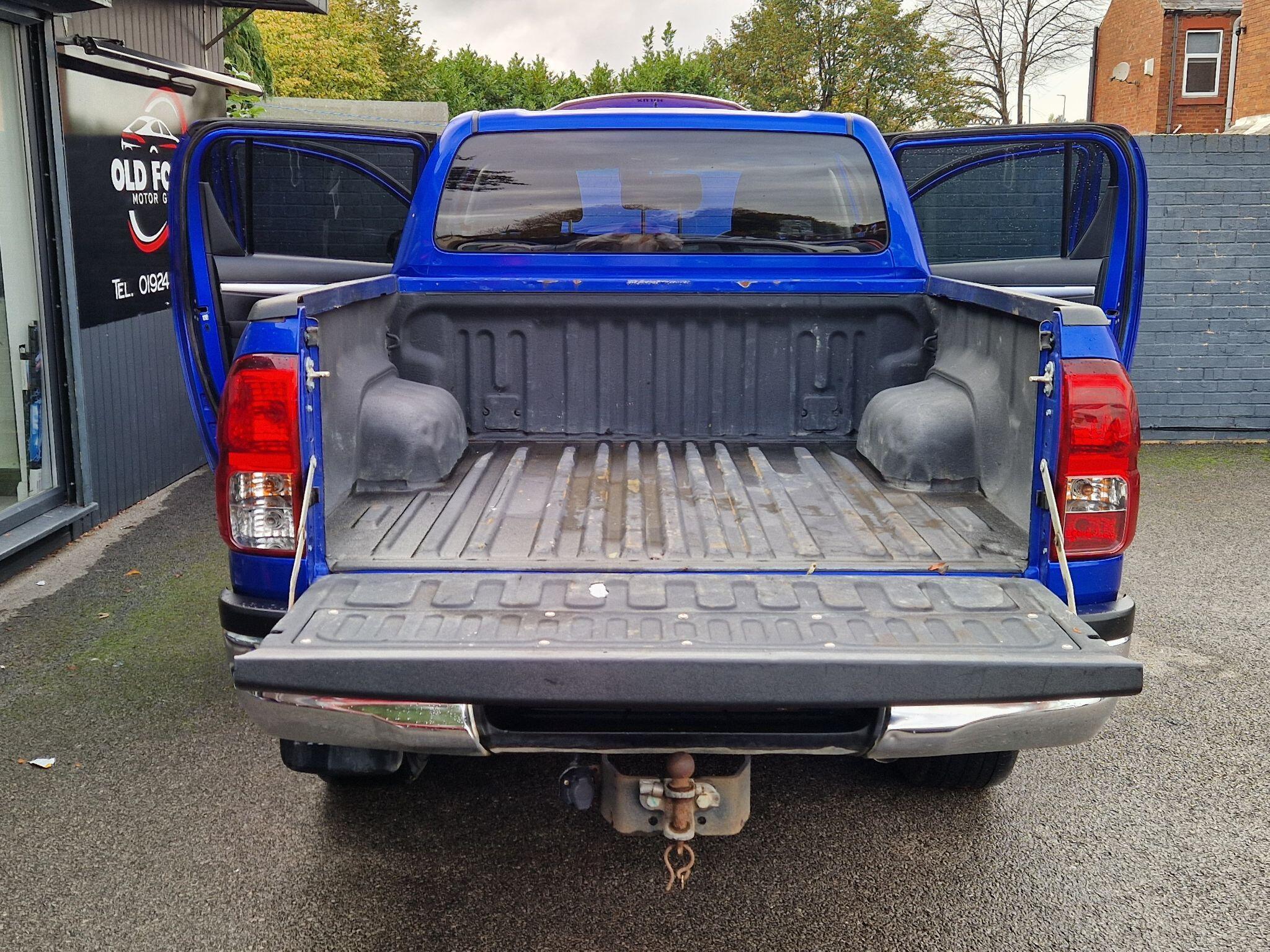Toyota Hilux - Image 19