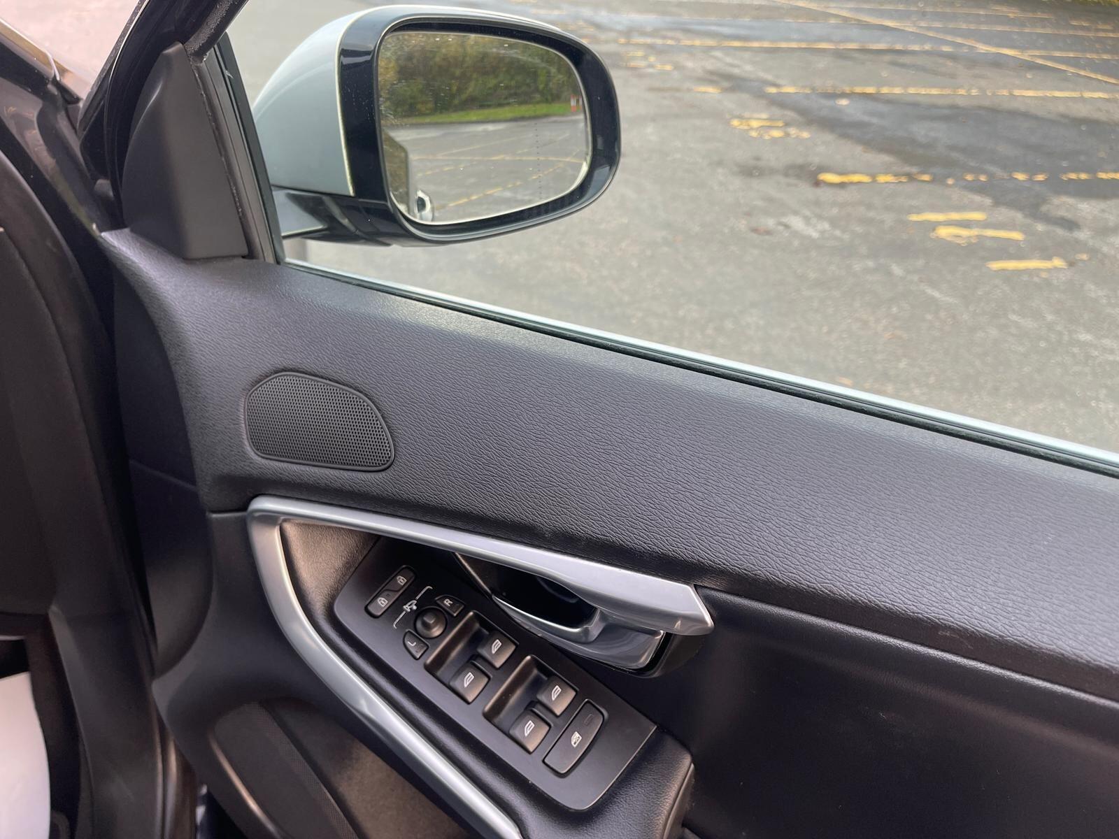 Volvo V40 - Image 33