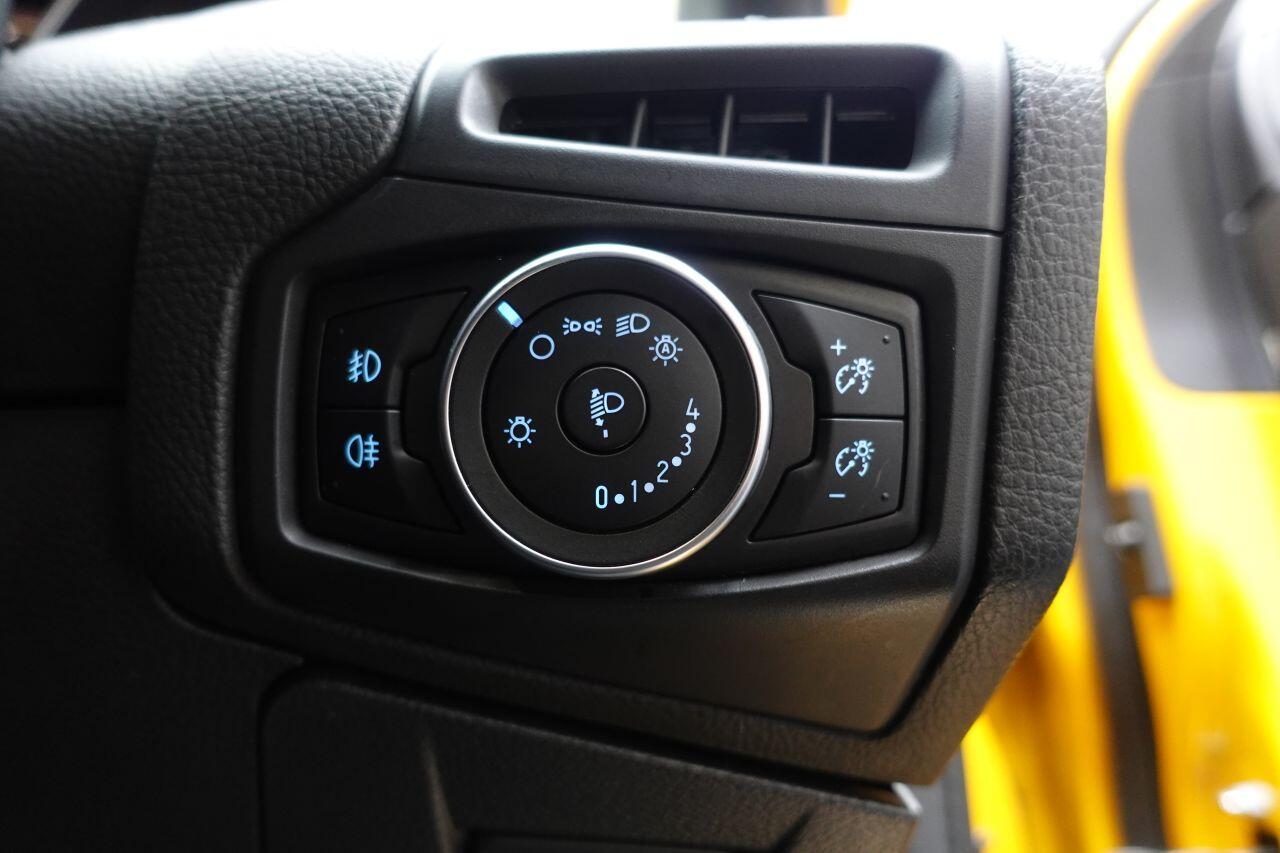 Ford Focus - Image 50