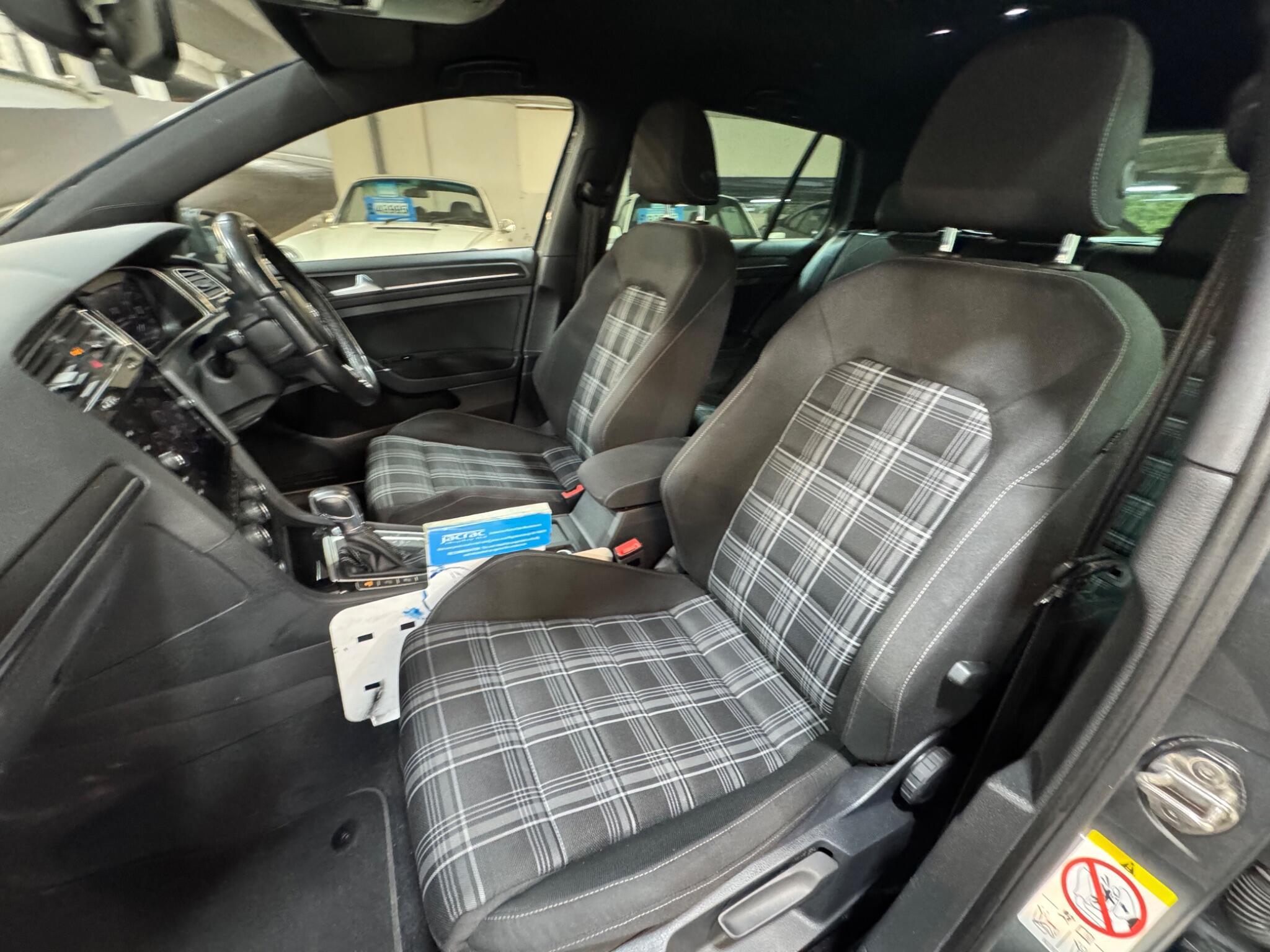 Volkswagen Golf - Image 10