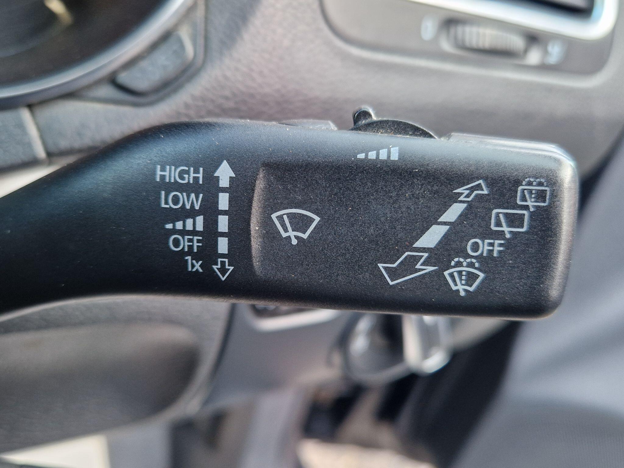 Volkswagen Golf - Image 32