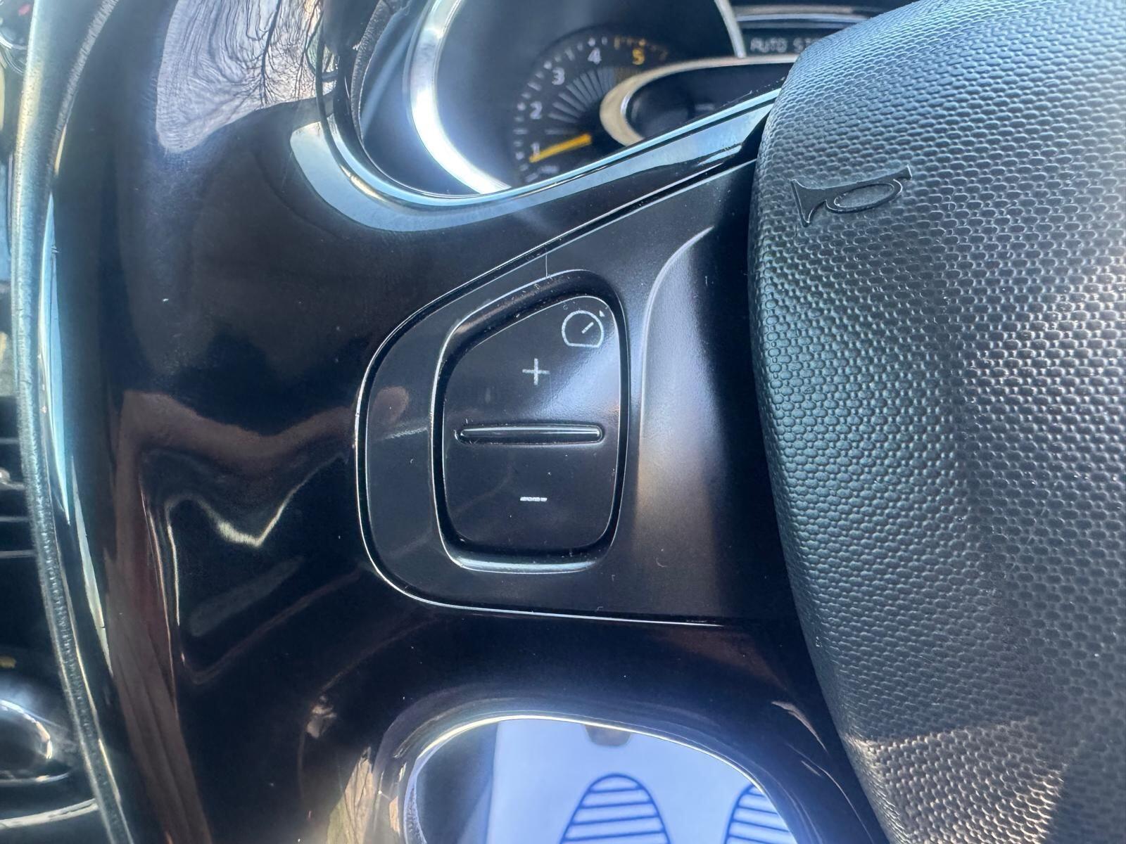 Renault Clio - Image 32