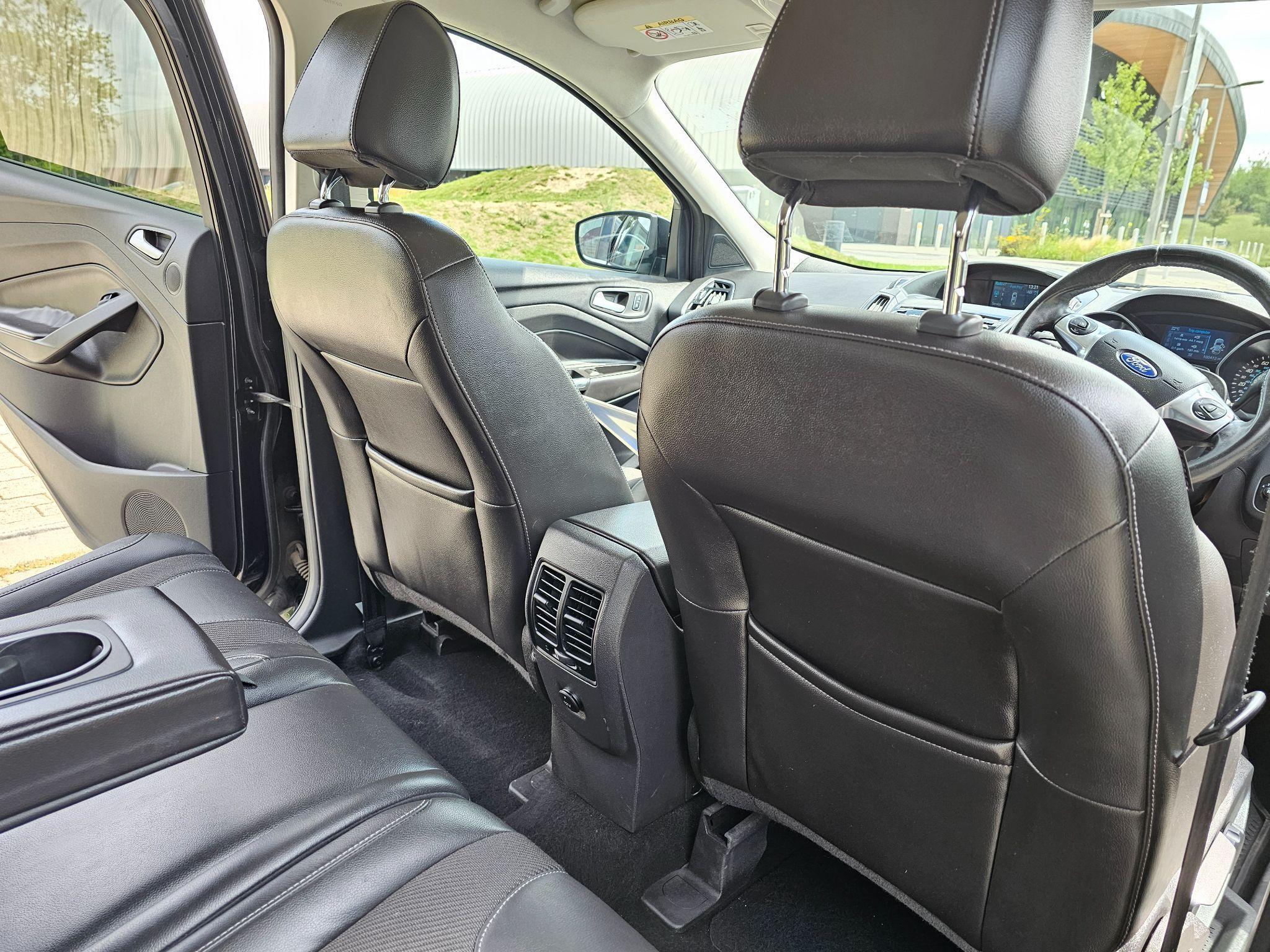 Ford Kuga - Image 22